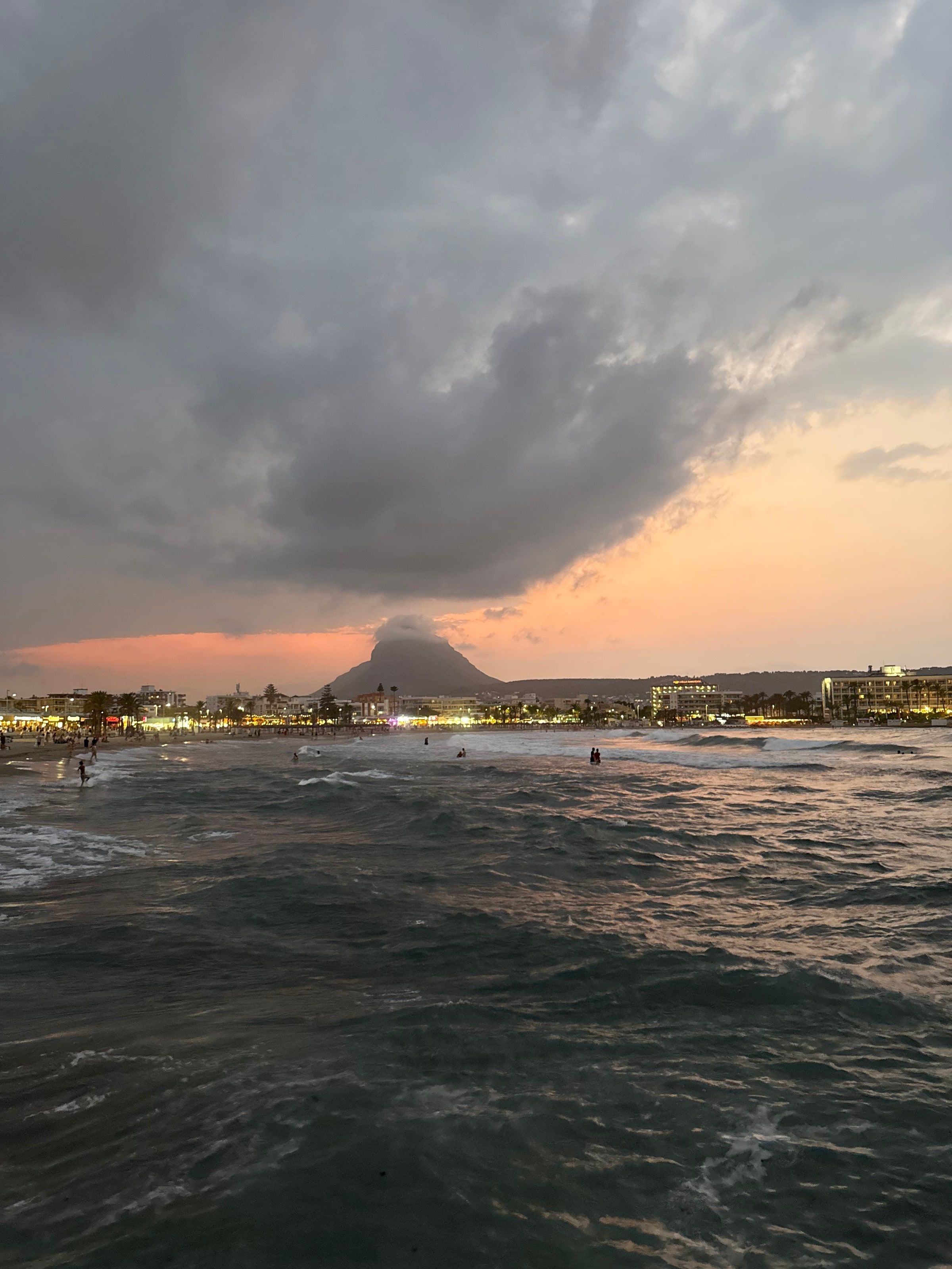 El atardecer en Jávea con el Montgó