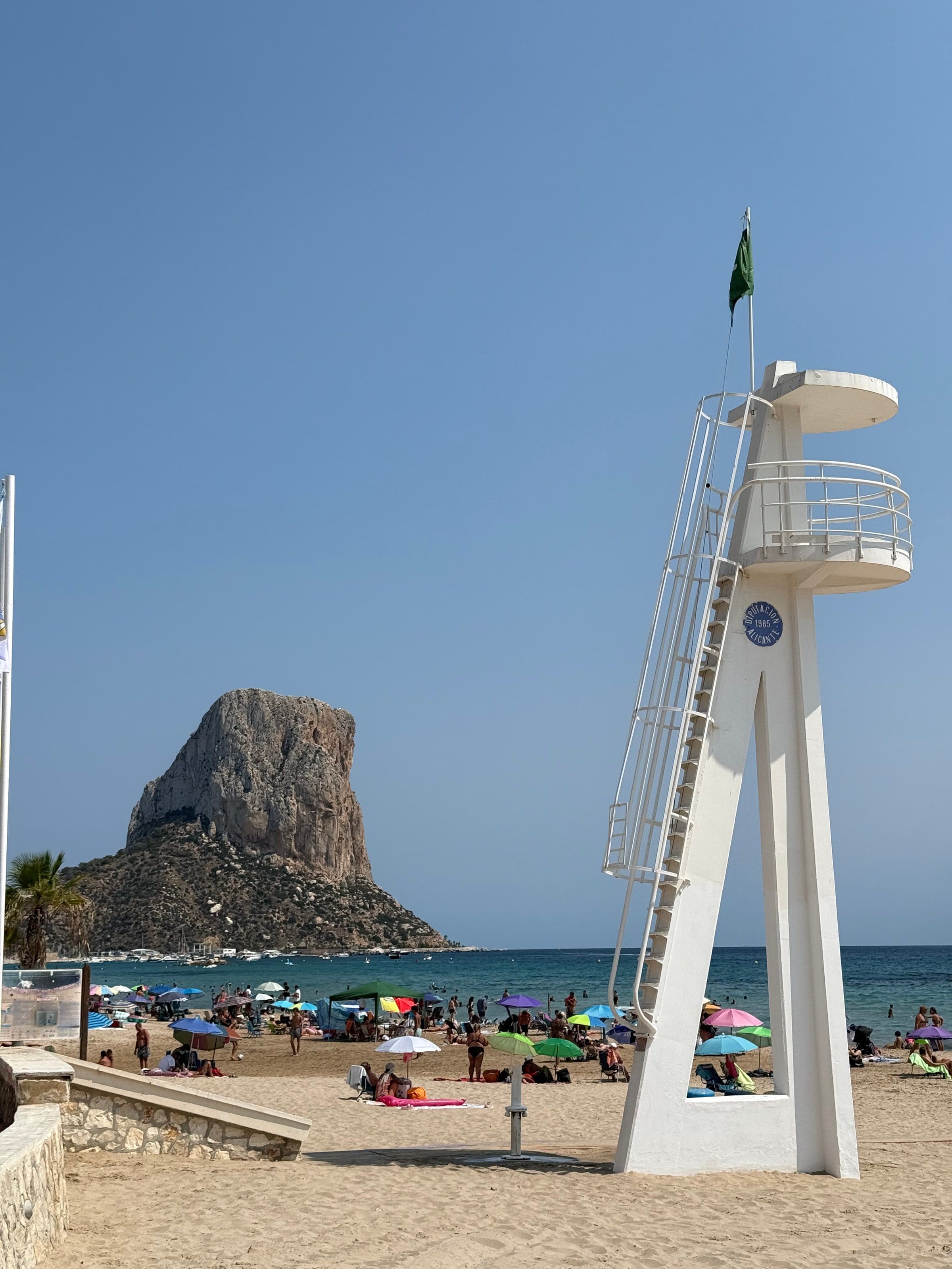 El Peñón de Ifach desde la playa