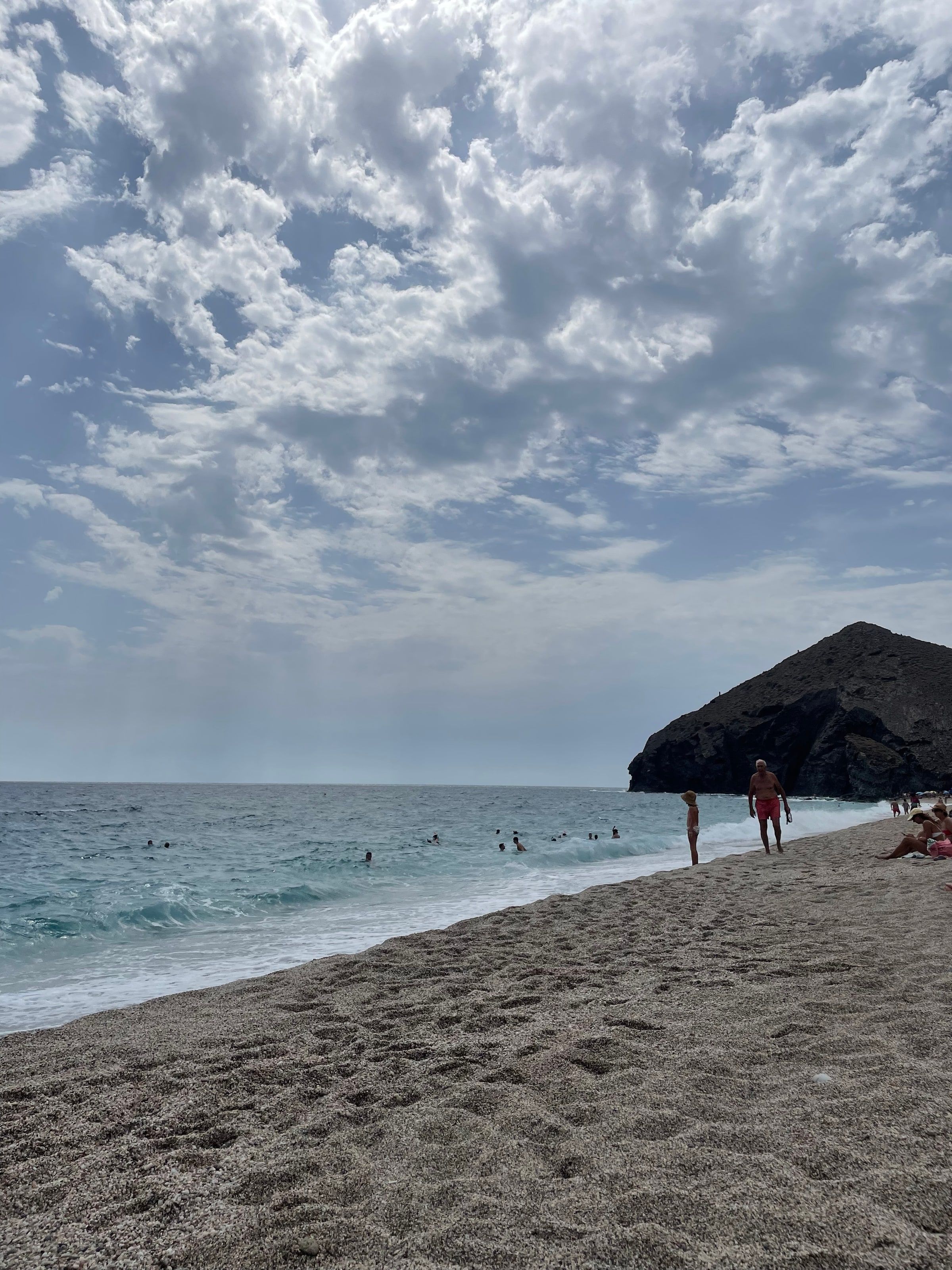 La Playa de los Muertos con el morro al fondo