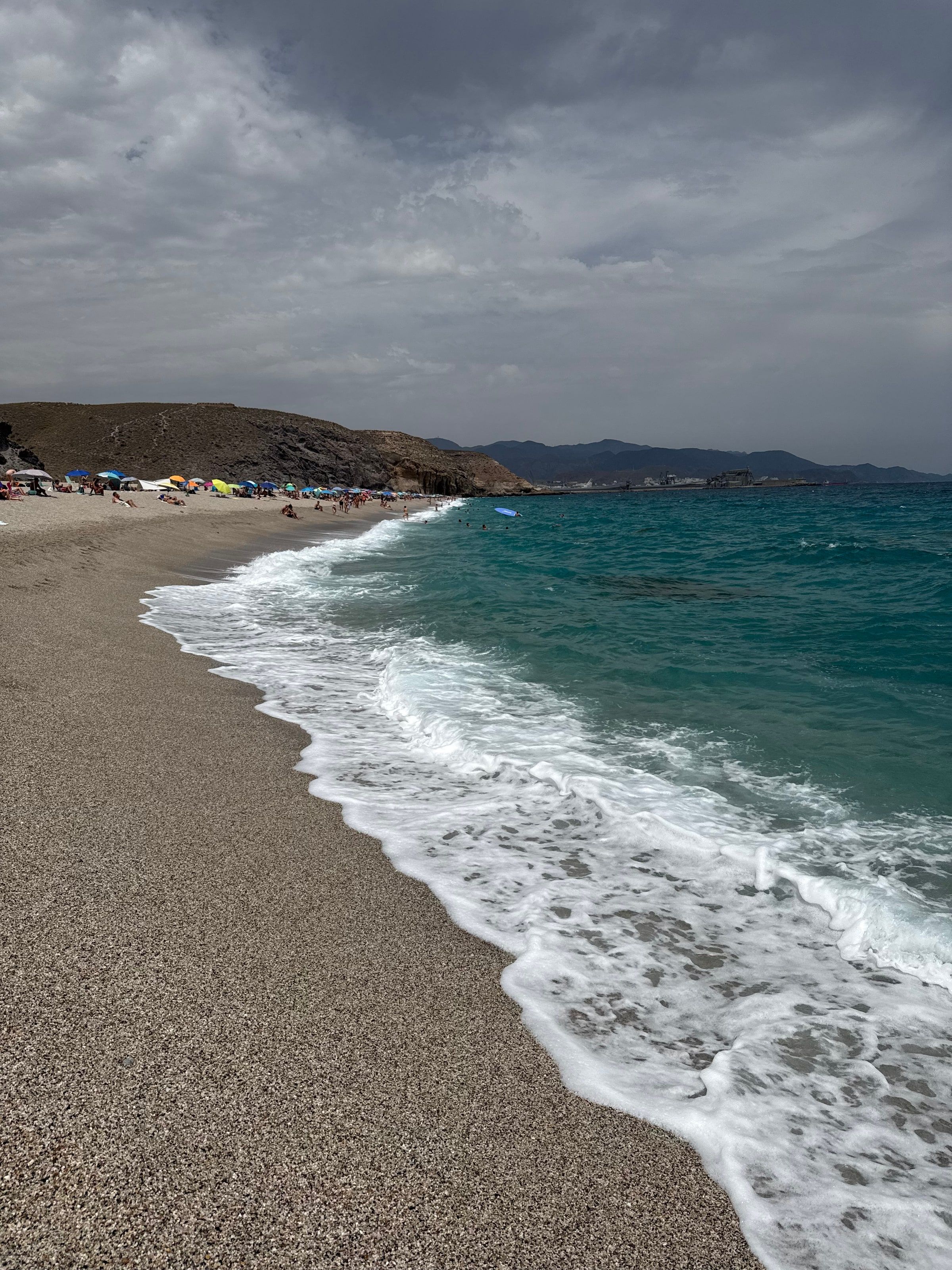 La Playa de los Muertos, de piedras y agua clara