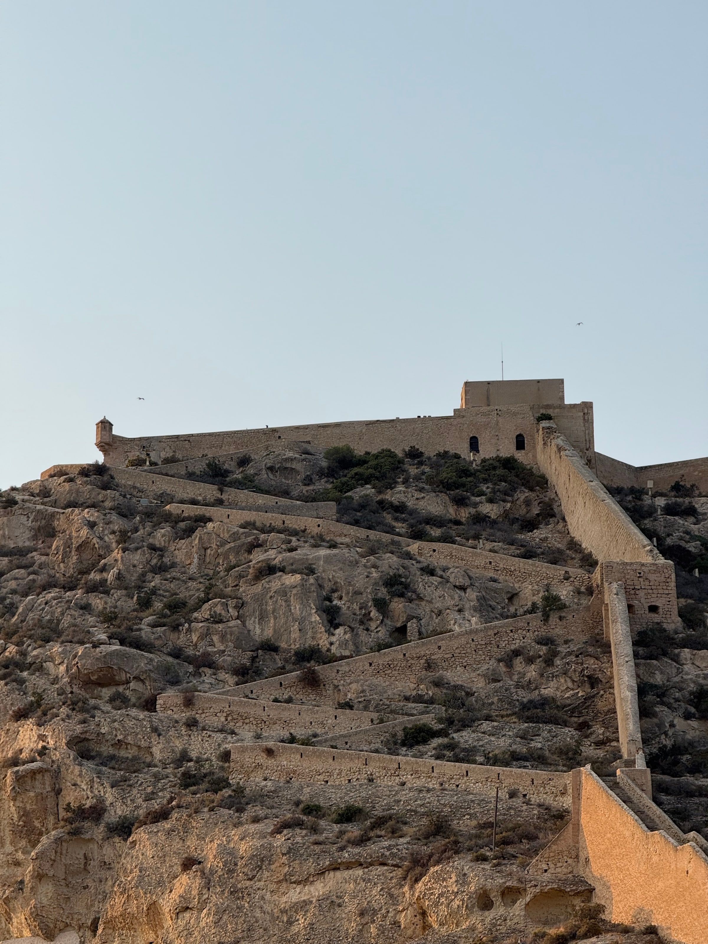 El Castillo de Santa Bárbara sobre el monte Benacantil