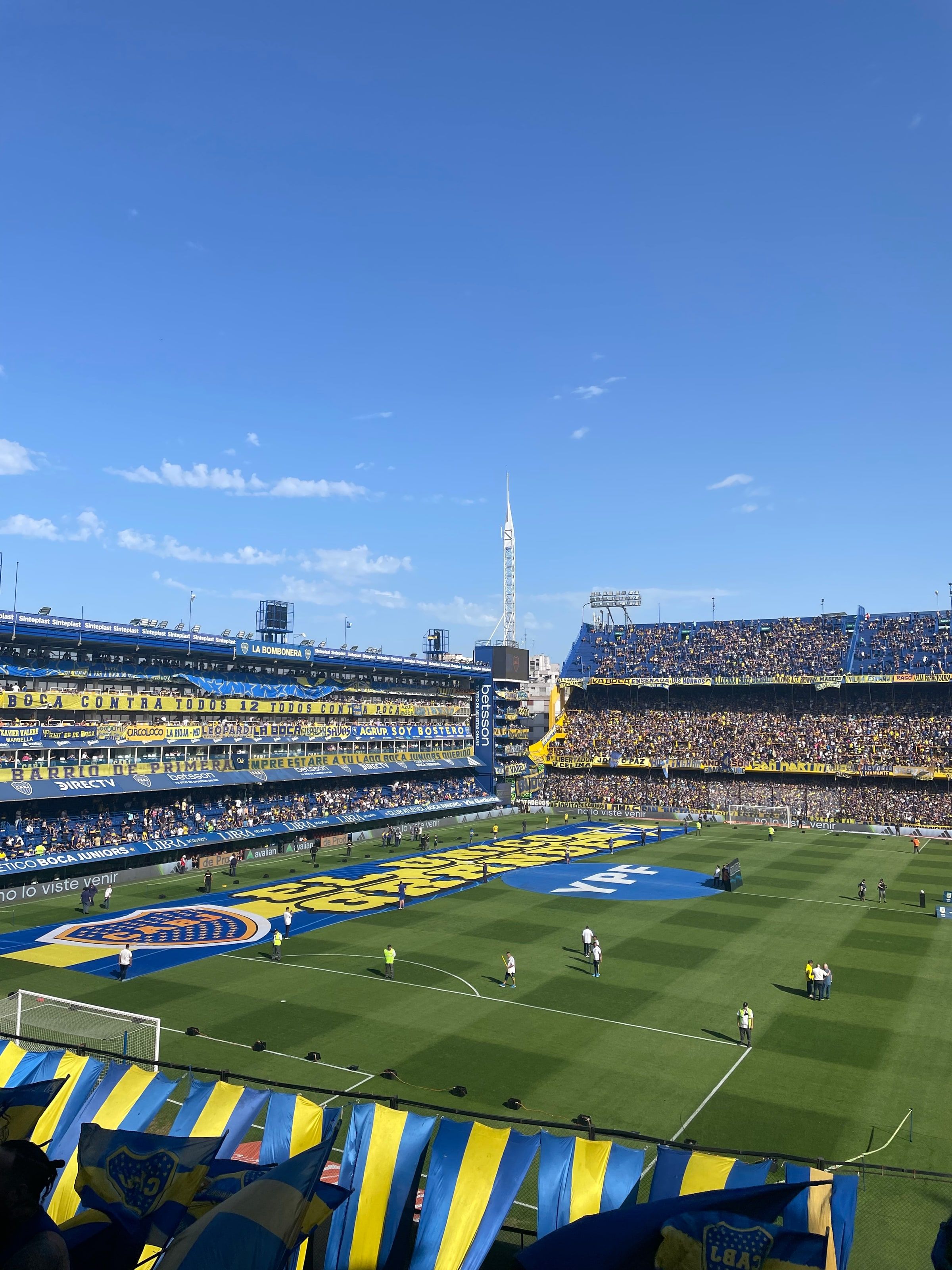 La Bombonera de día, con las tribunas llenas