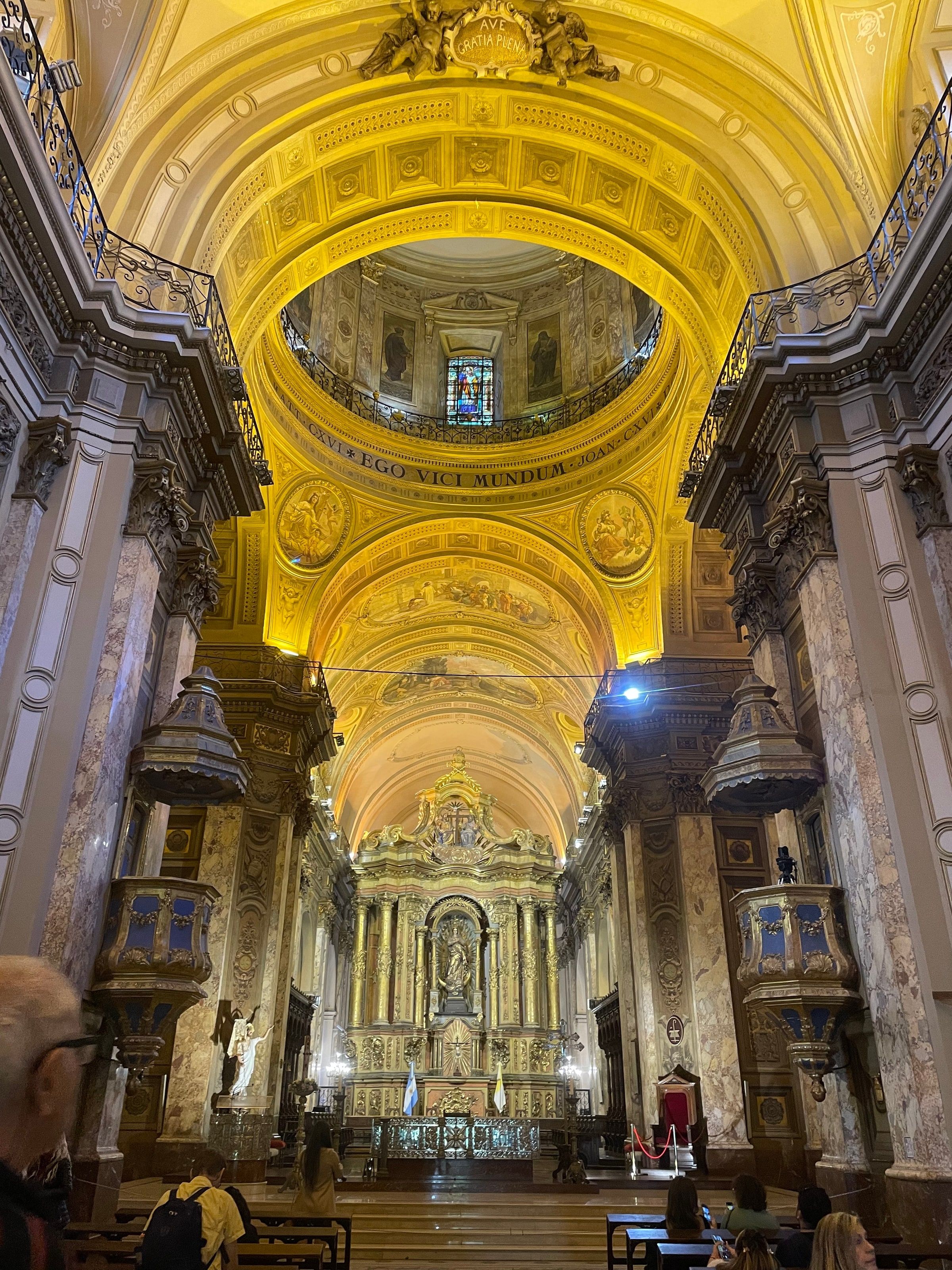 La nave dorada de la Catedral Metropolitana
