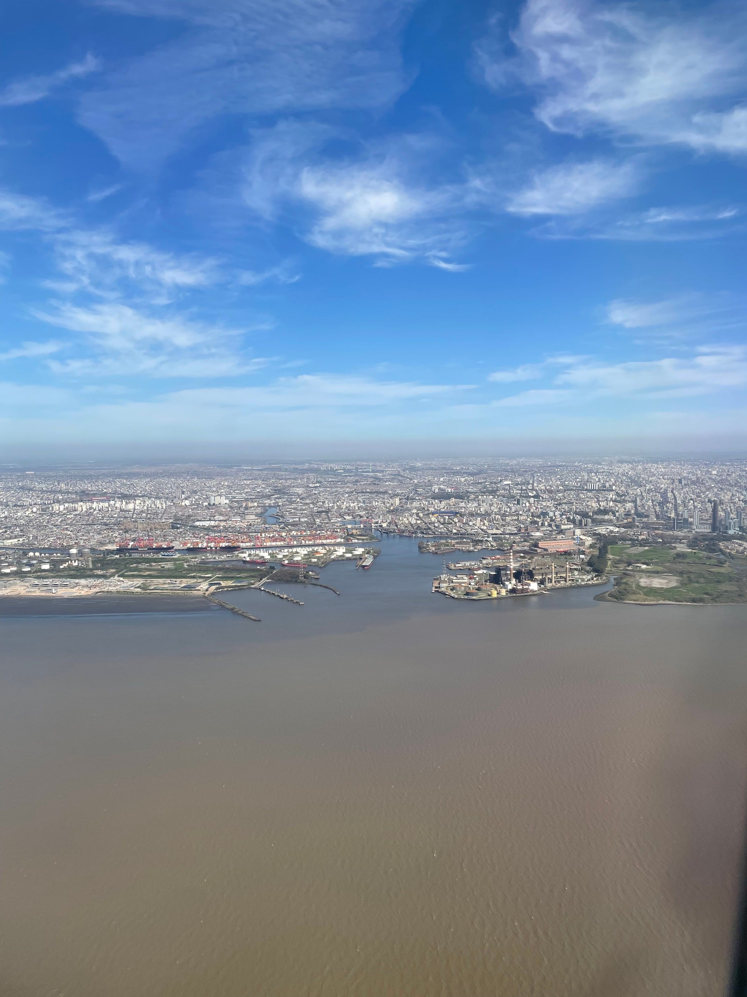Buenos Aires y el Río de la Plata desde el avión