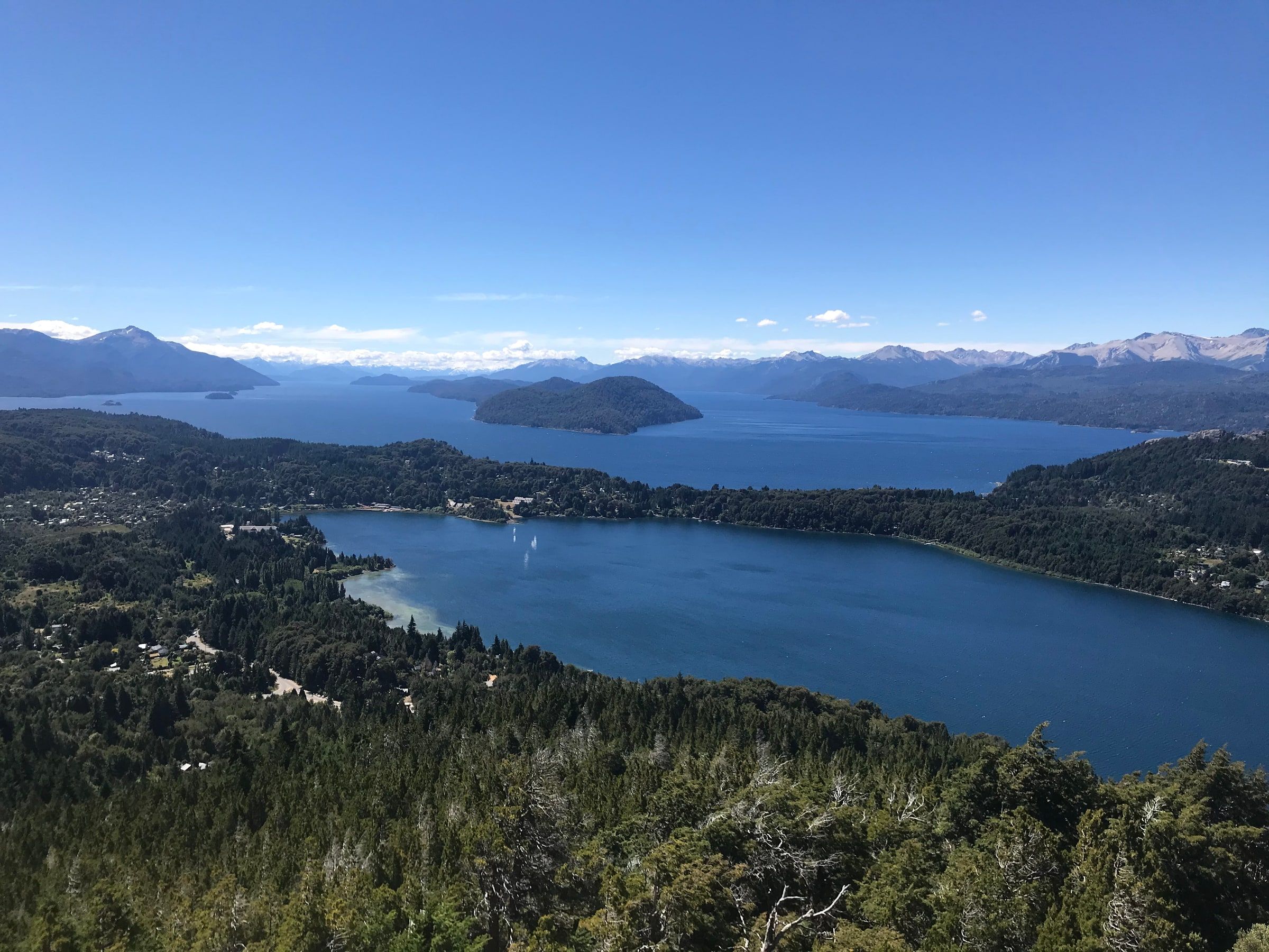 El lago Nahuel Huapi y sus islas desde arriba