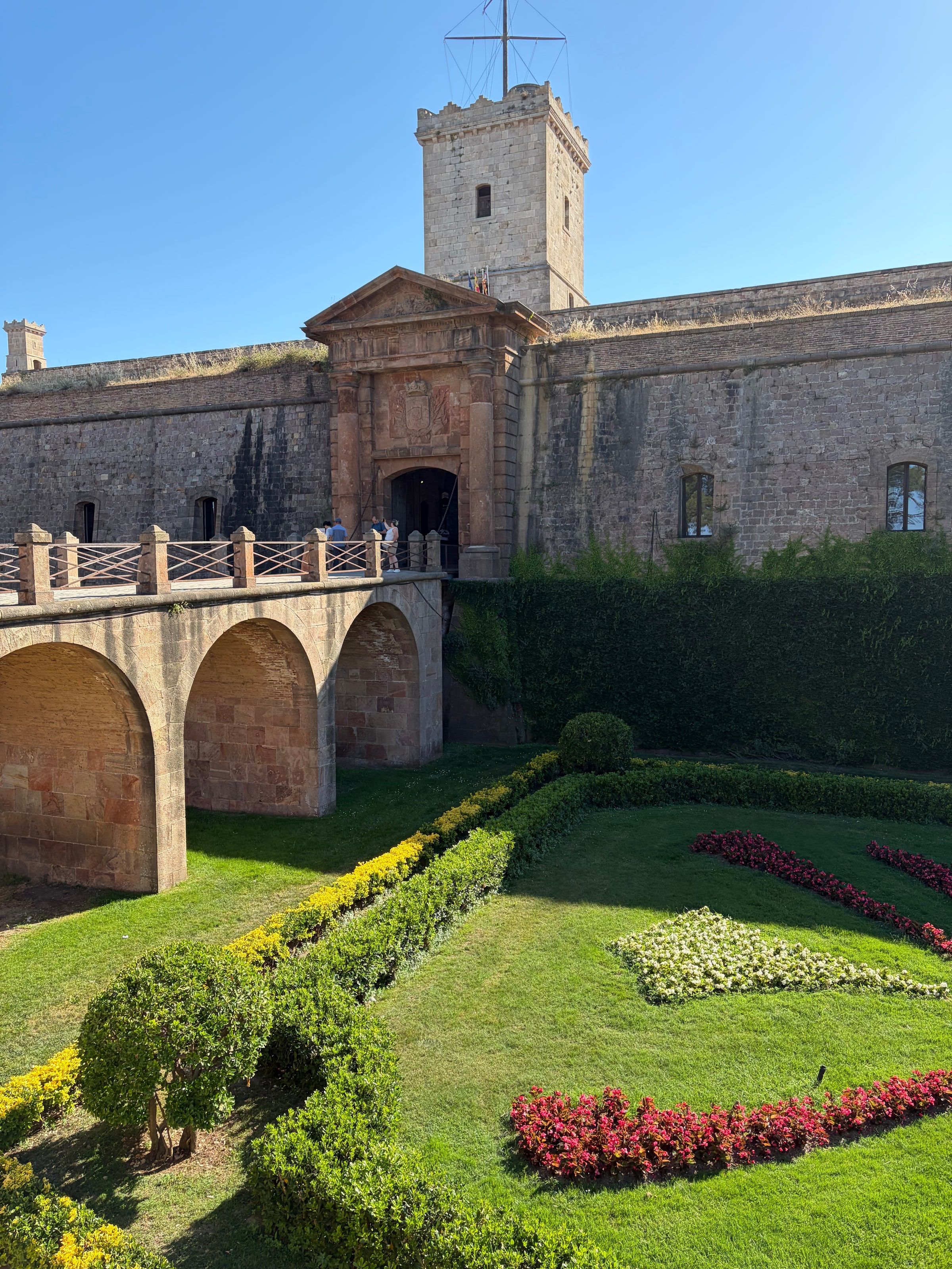 El Castell de Montjuïc y su jardín