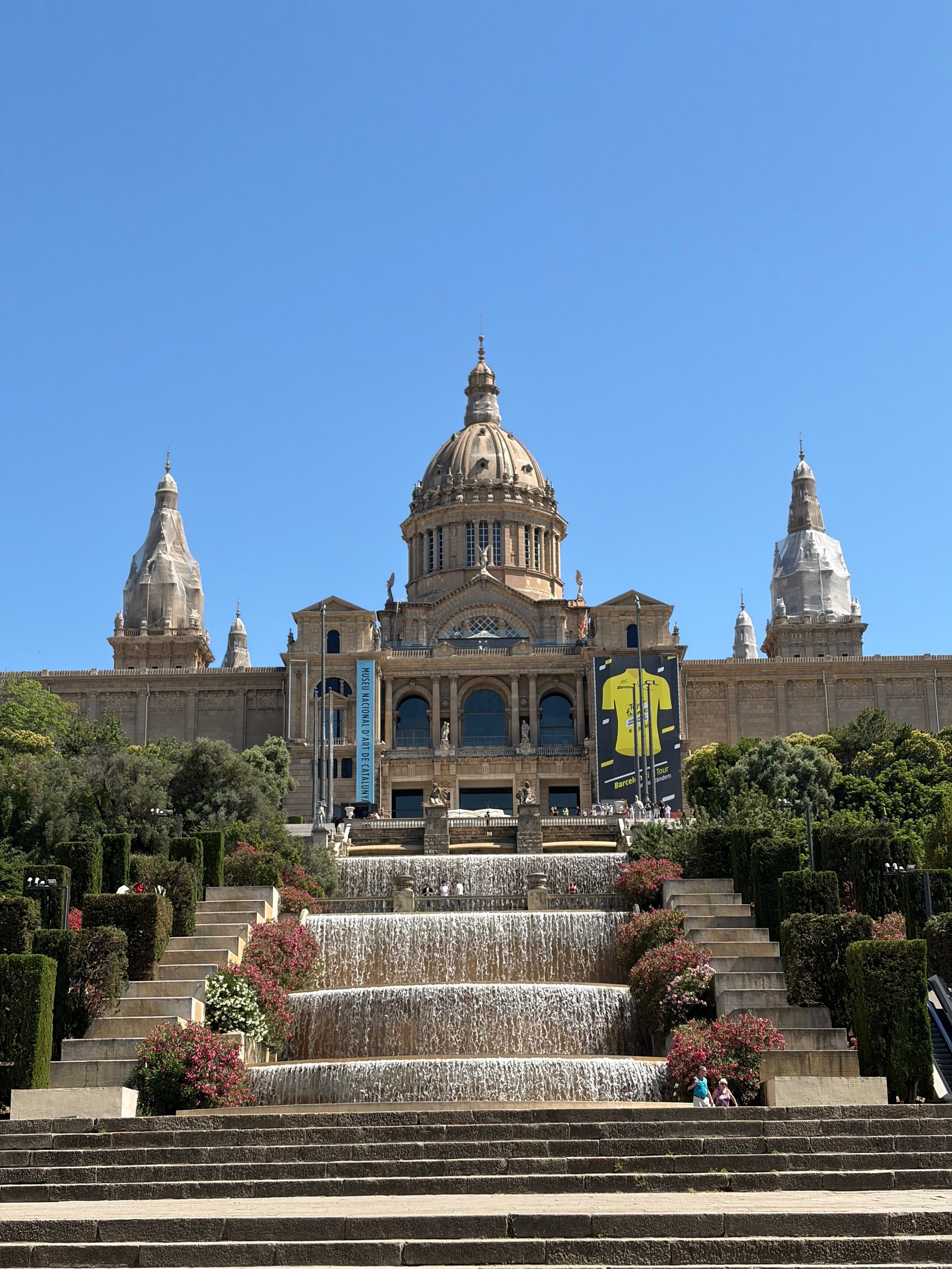 El Palau Nacional de Montjuïc con las escalinatas