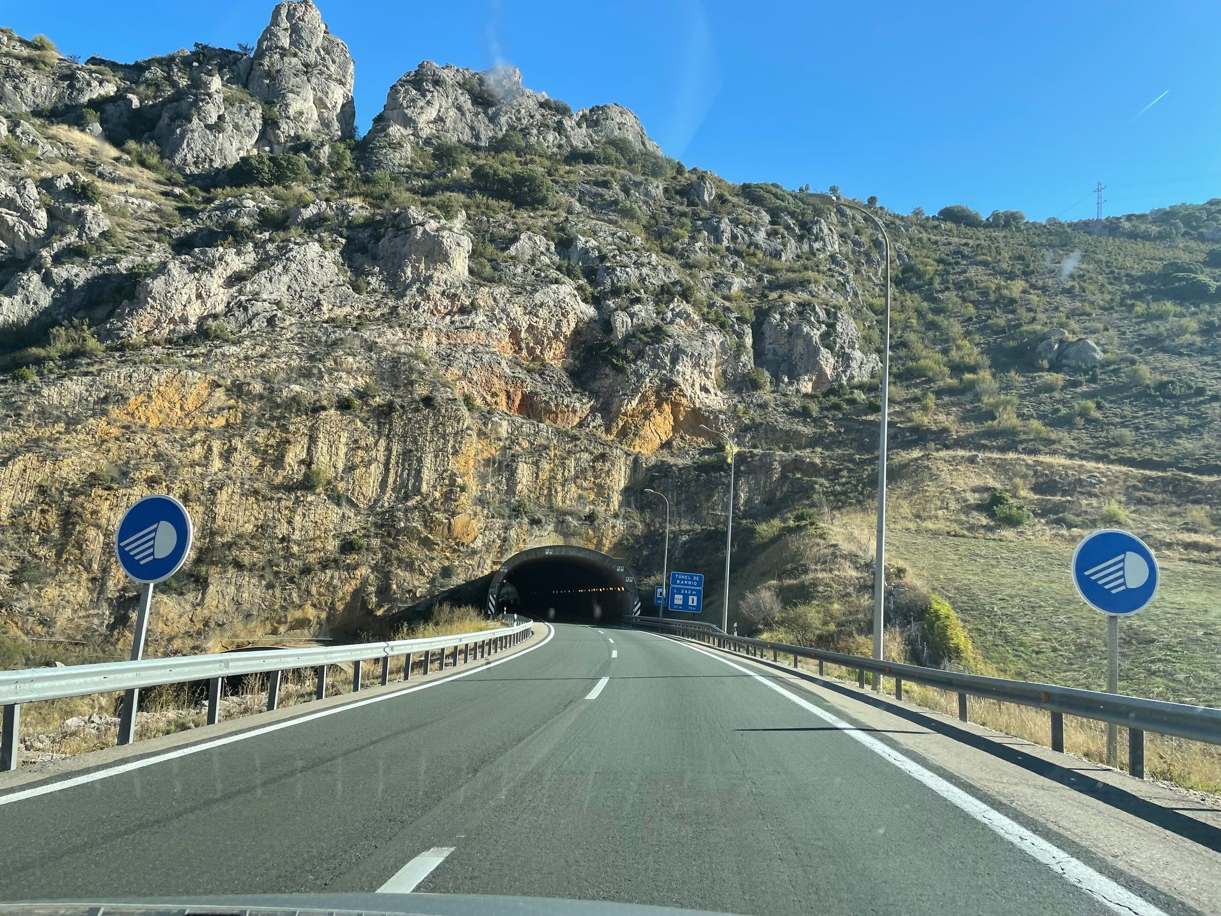 La ruta entre las rocas del desfiladero de Pancorbo