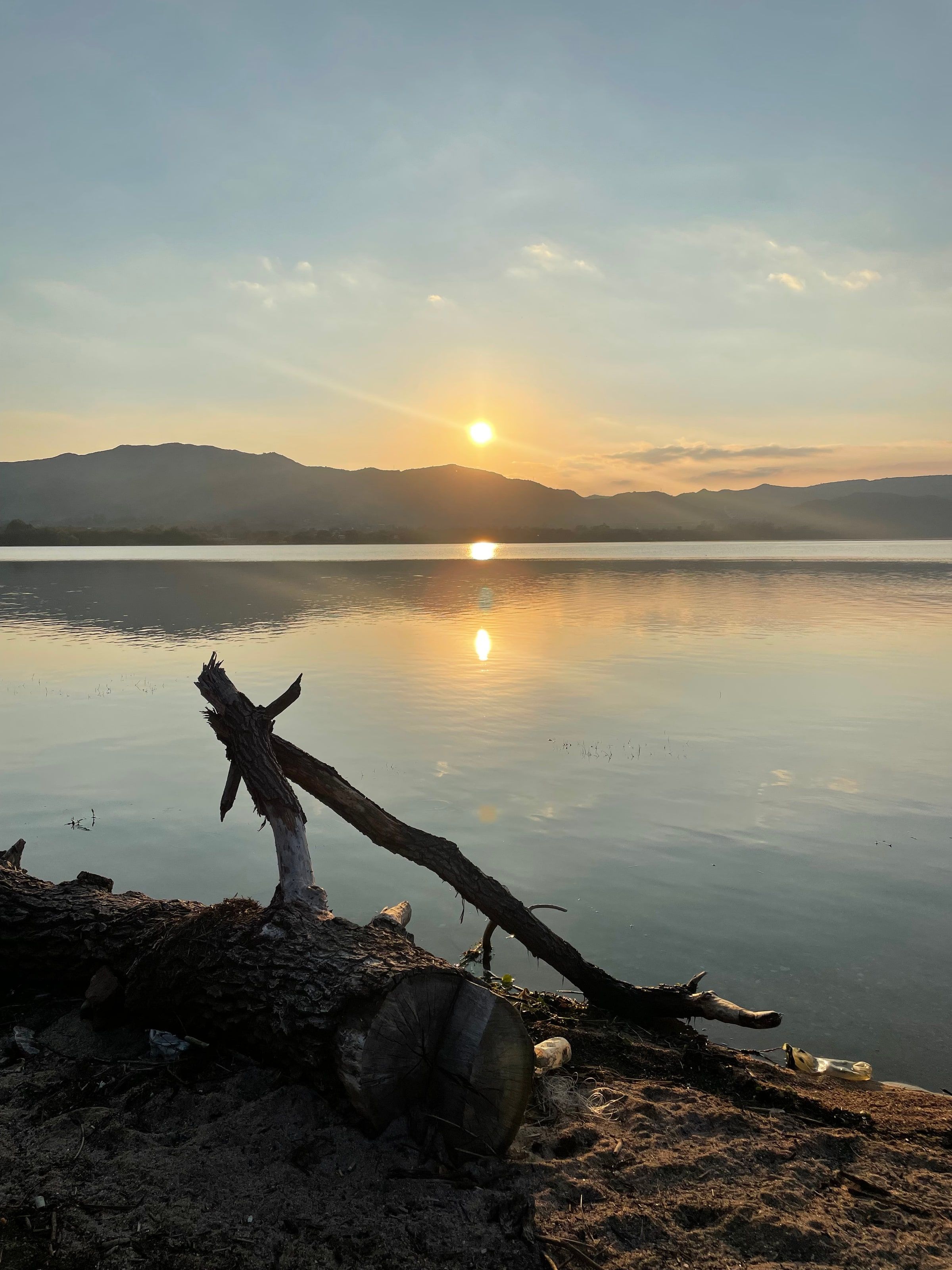 El lago San Roque al amanecer