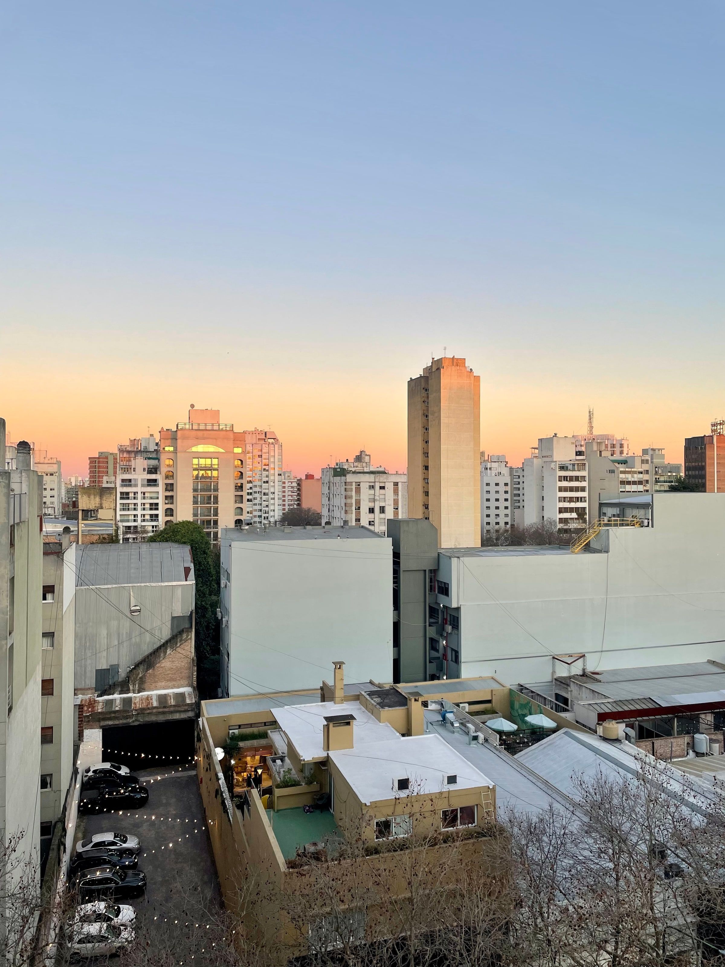 La Plata al atardecer, desde un edificio