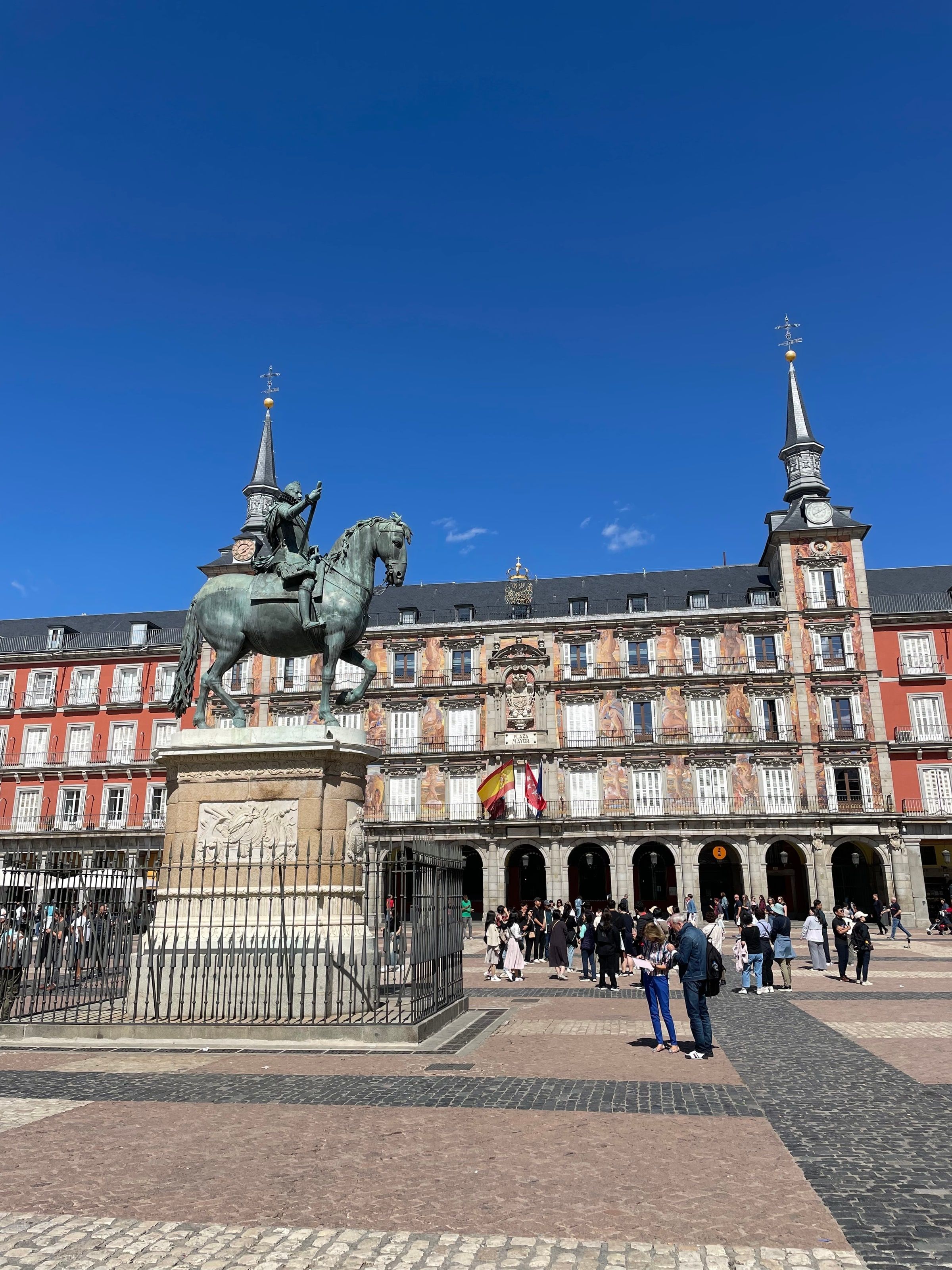 La Plaza Mayor con la estatua de Felipe III