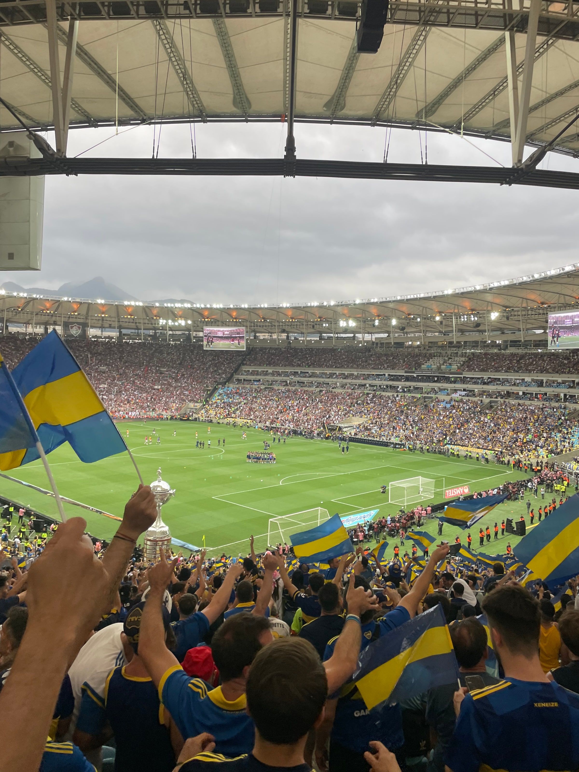 Banderas de Boca en la tribuna del Maracanã, en la final de la Libertadores
