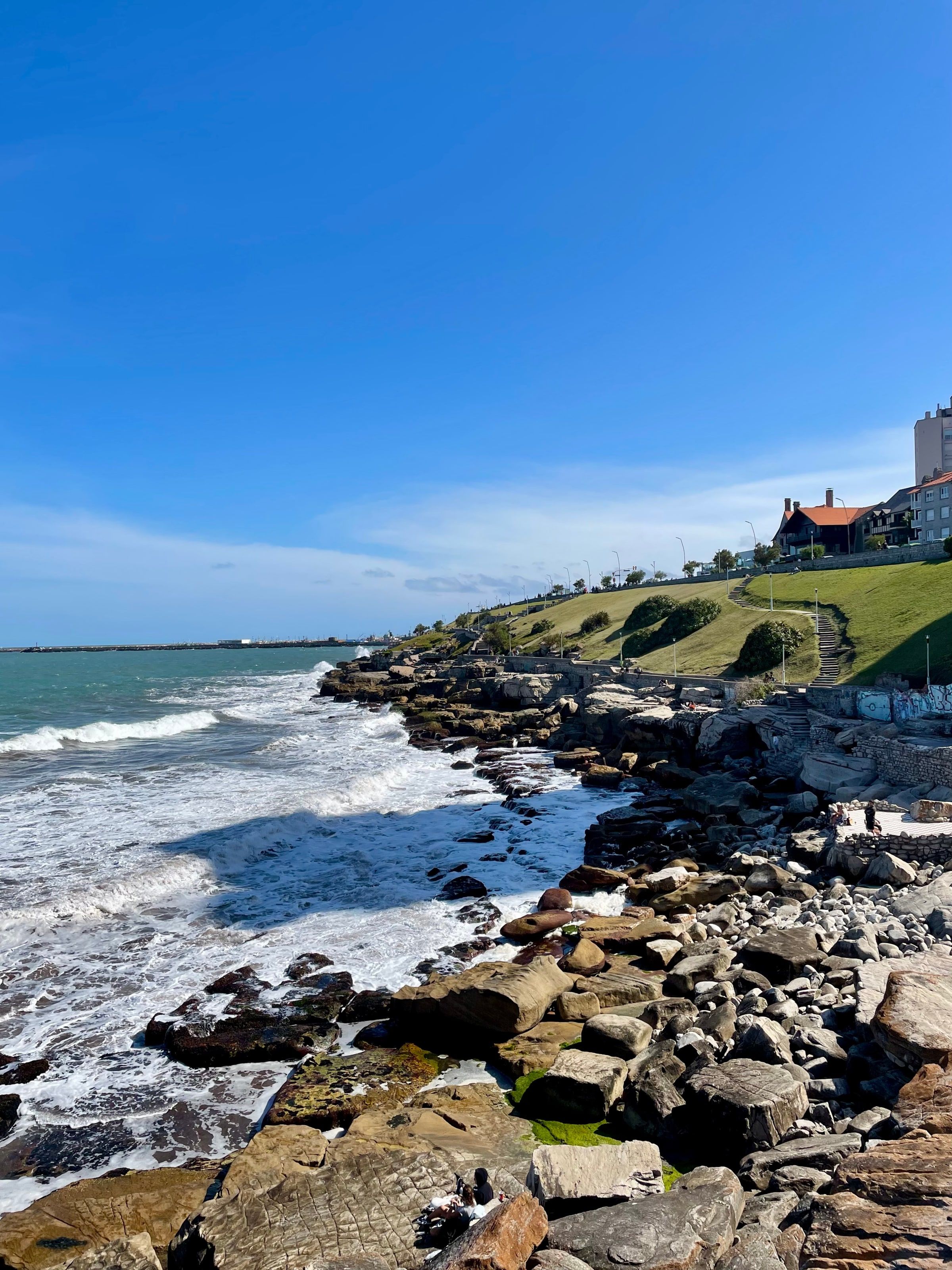 El mar contra las rocas