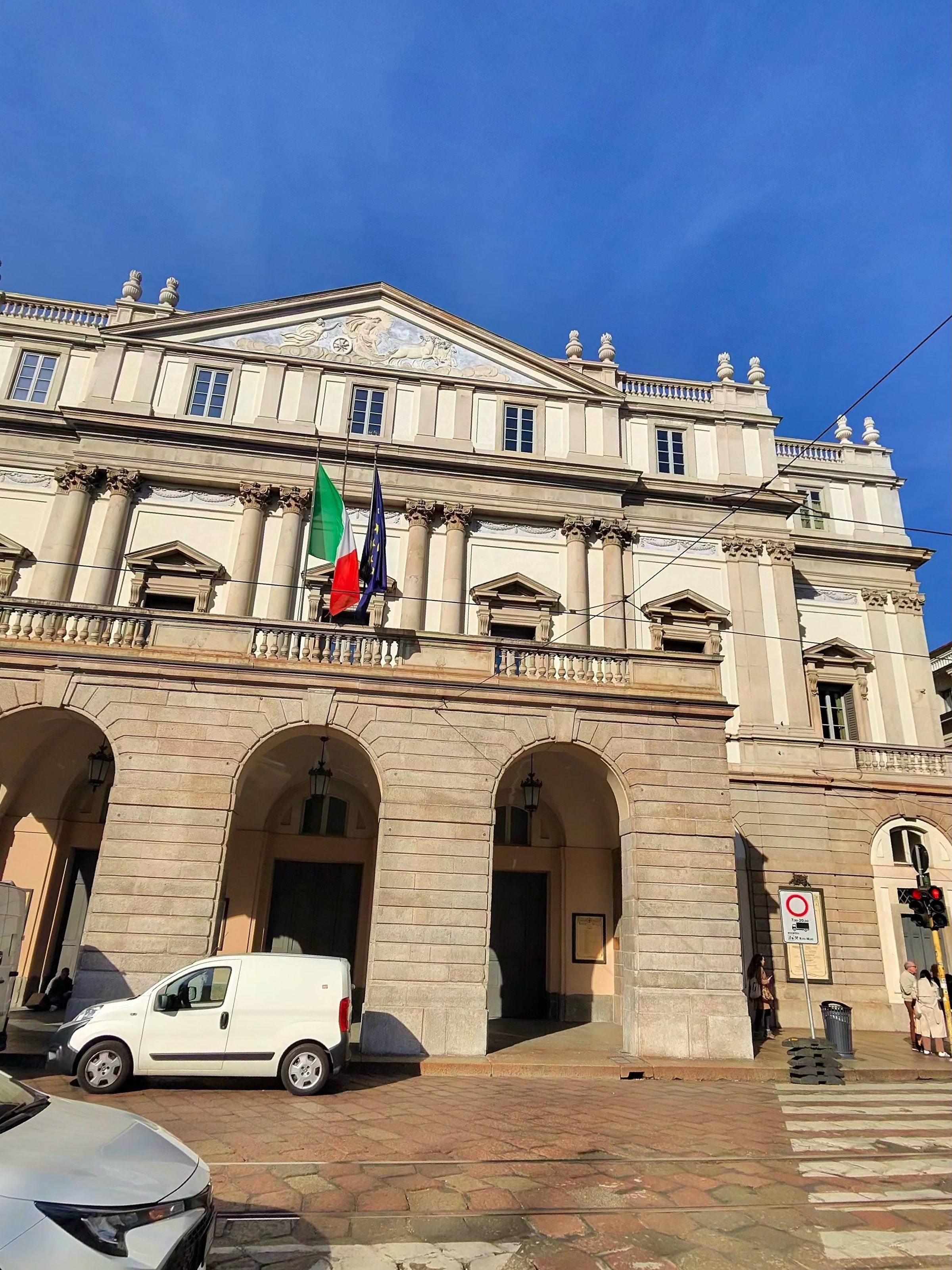 La fachada del Teatro alla Scala