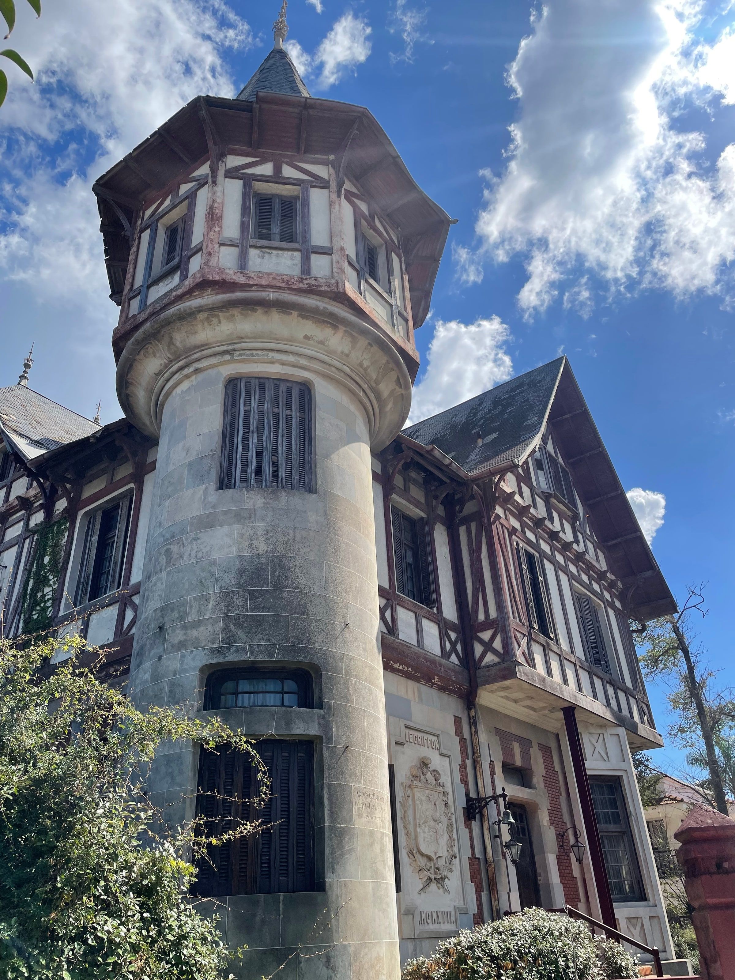 Una casona con torre en Carrasco