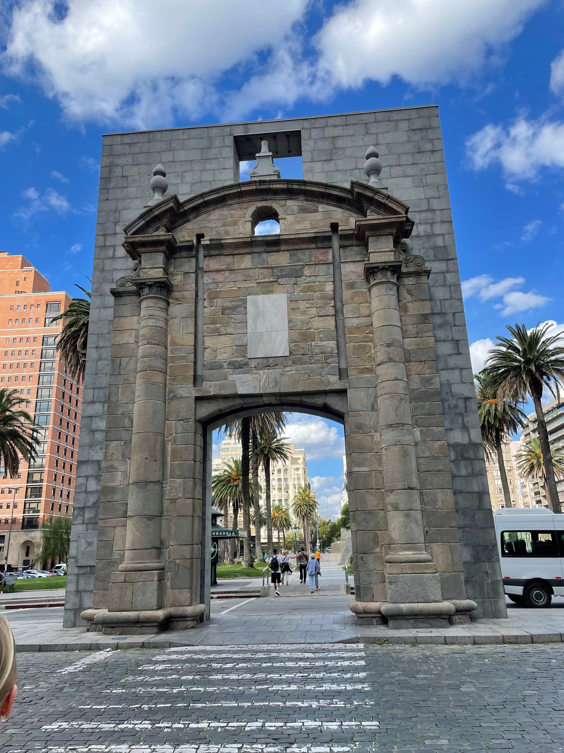 La Puerta de la Ciudadela en Plaza Independencia