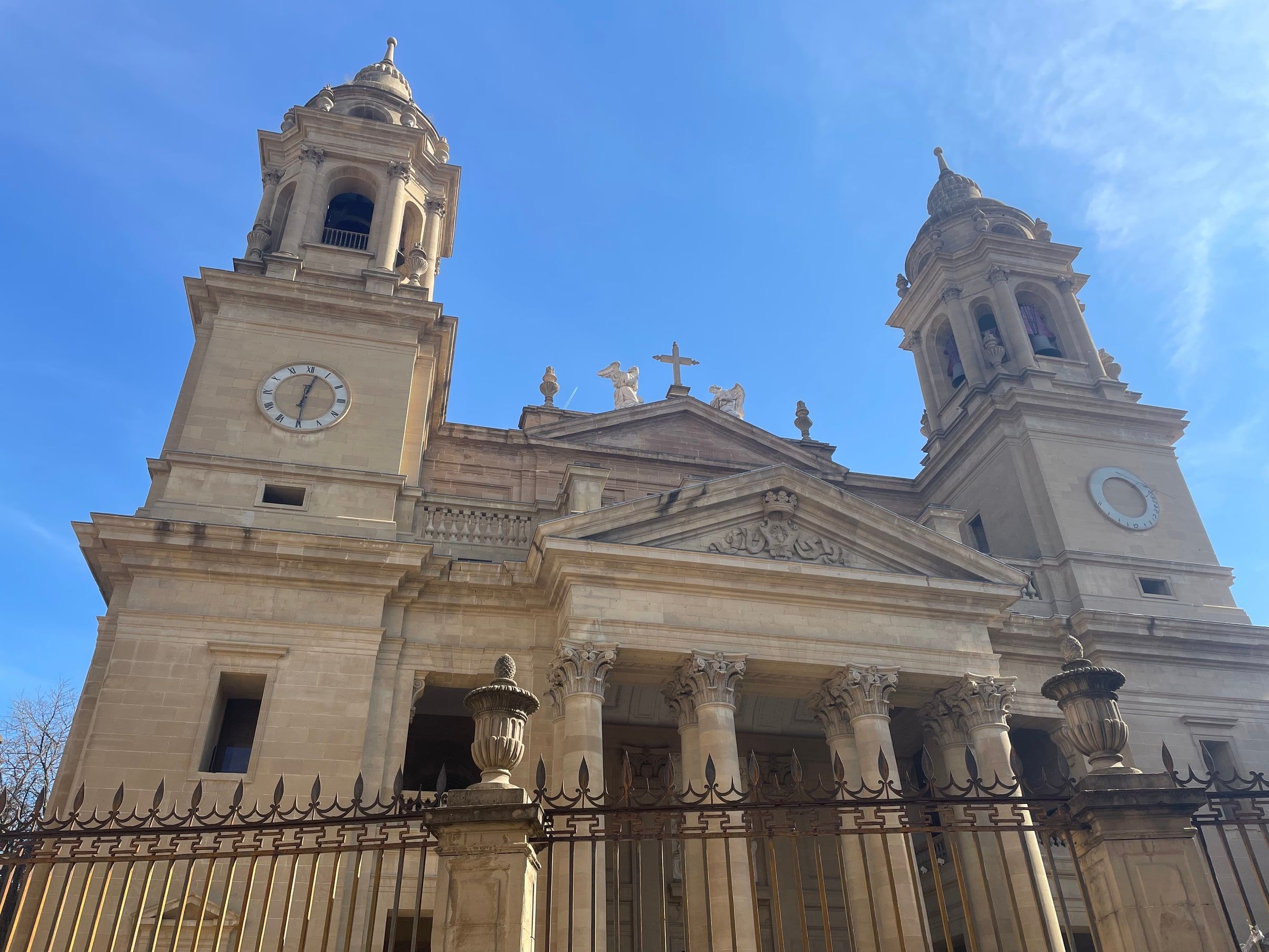 La fachada de la Catedral de Pamplona