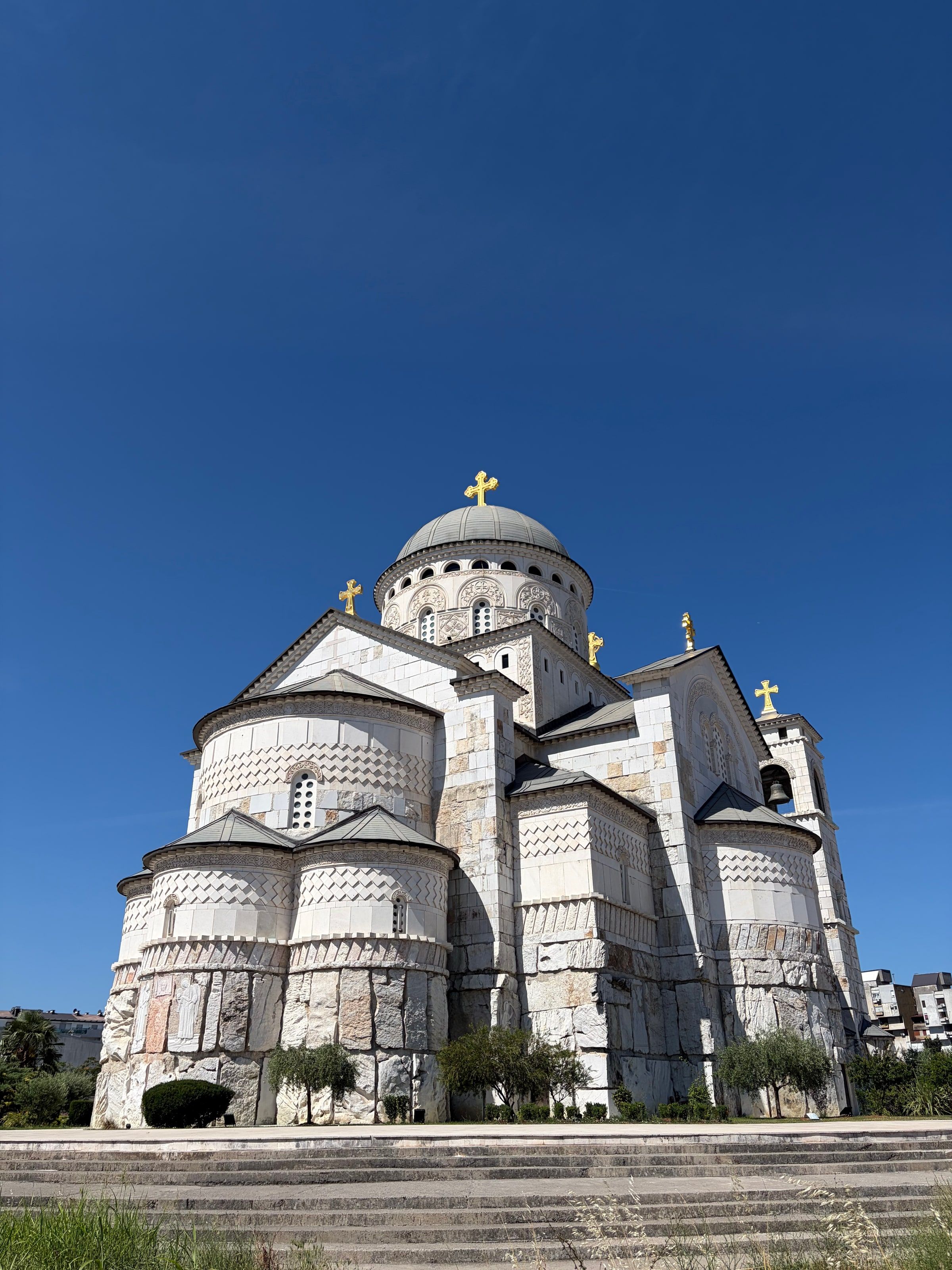 La catedral de la Resurrección por fuera