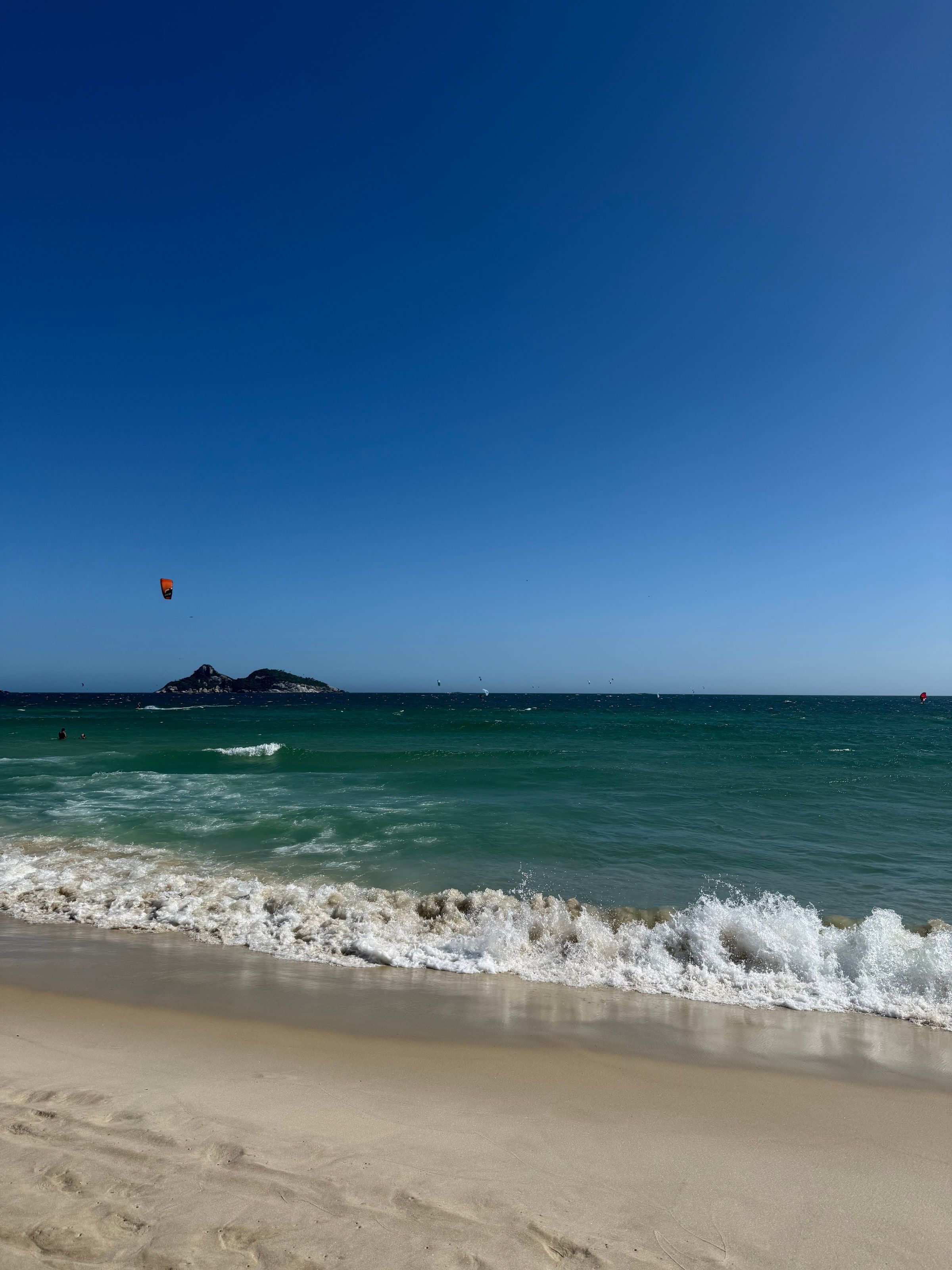 Olas en la playa de Barra da Tijuca