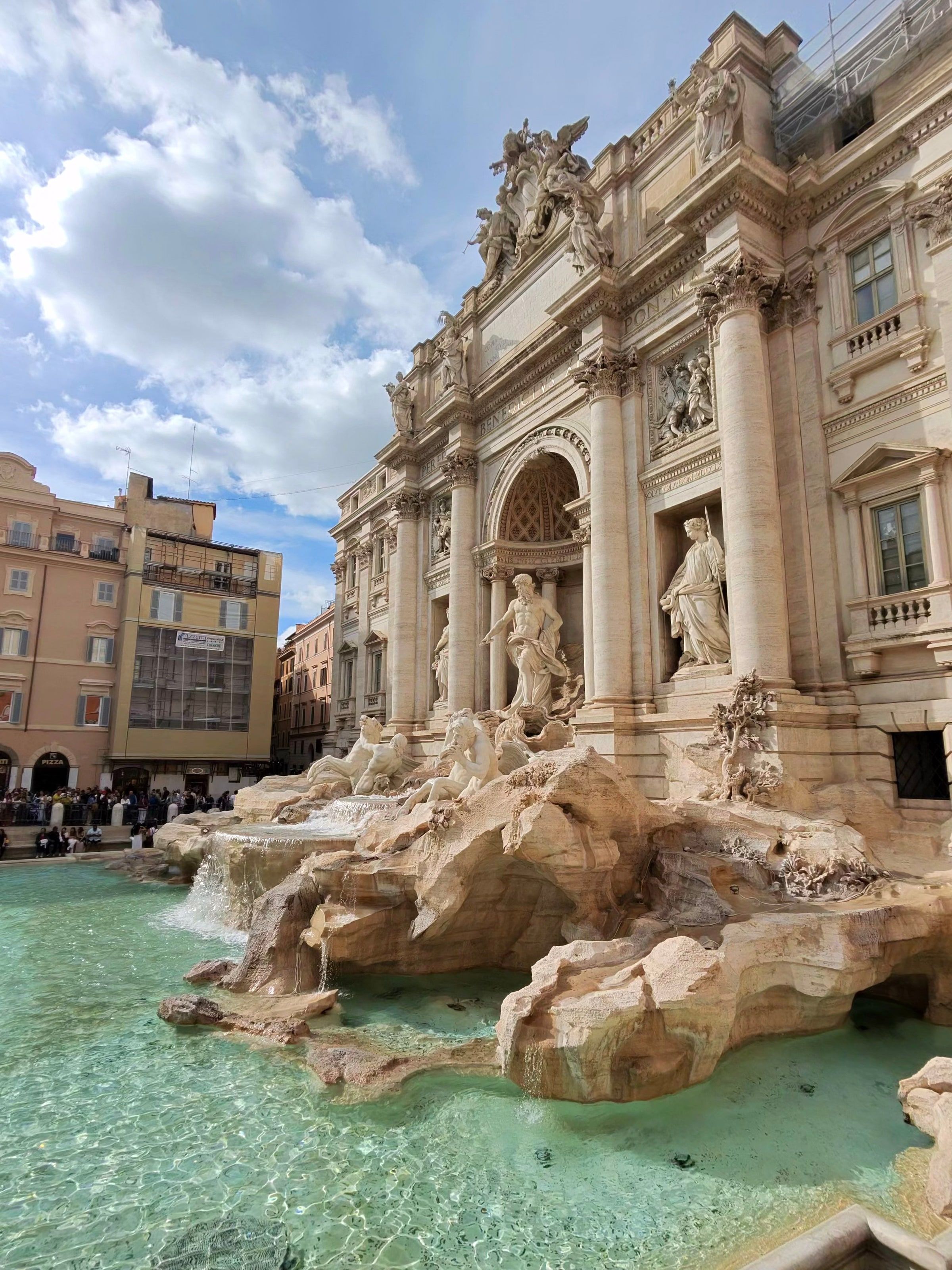 La Fontana di Trevi de día