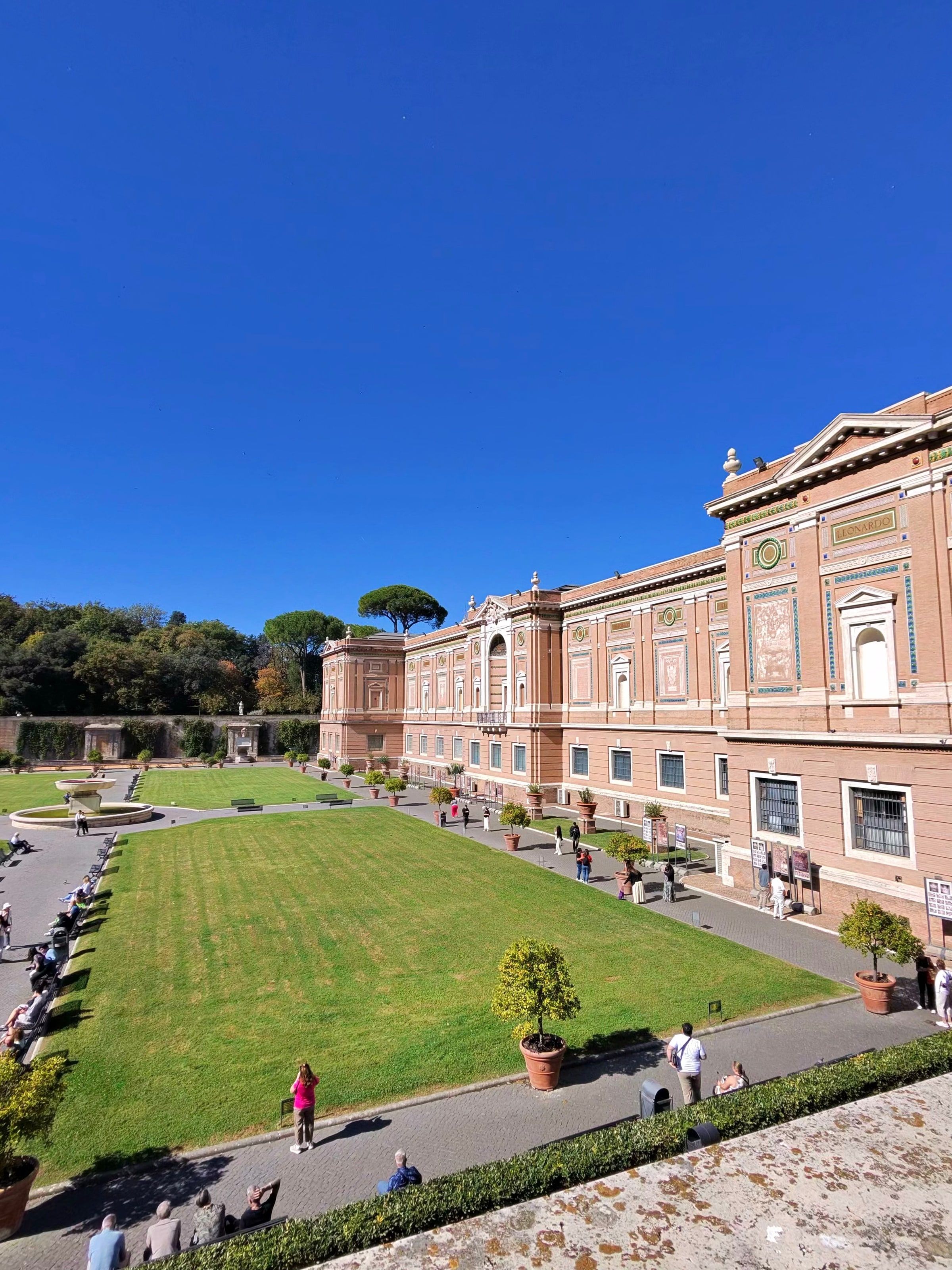 Los jardines del Vaticano con los museos