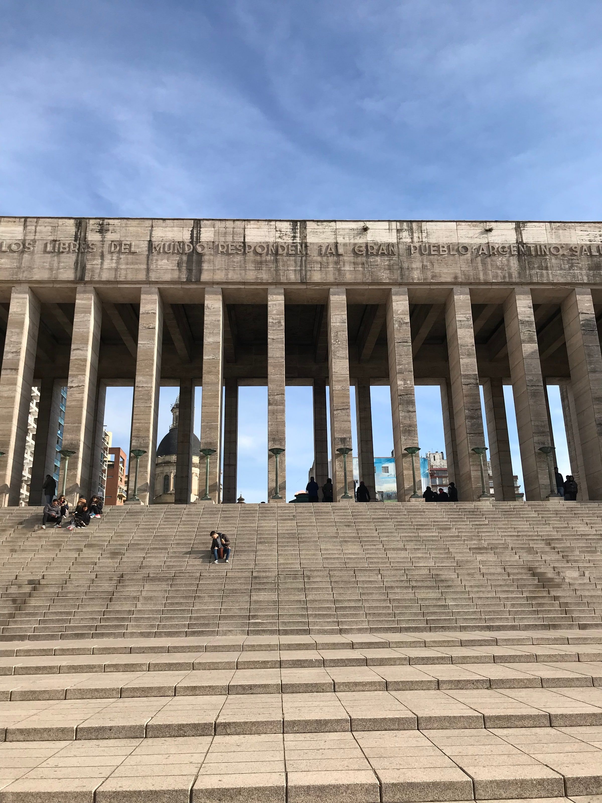 La escalinata del Monumento a la Bandera