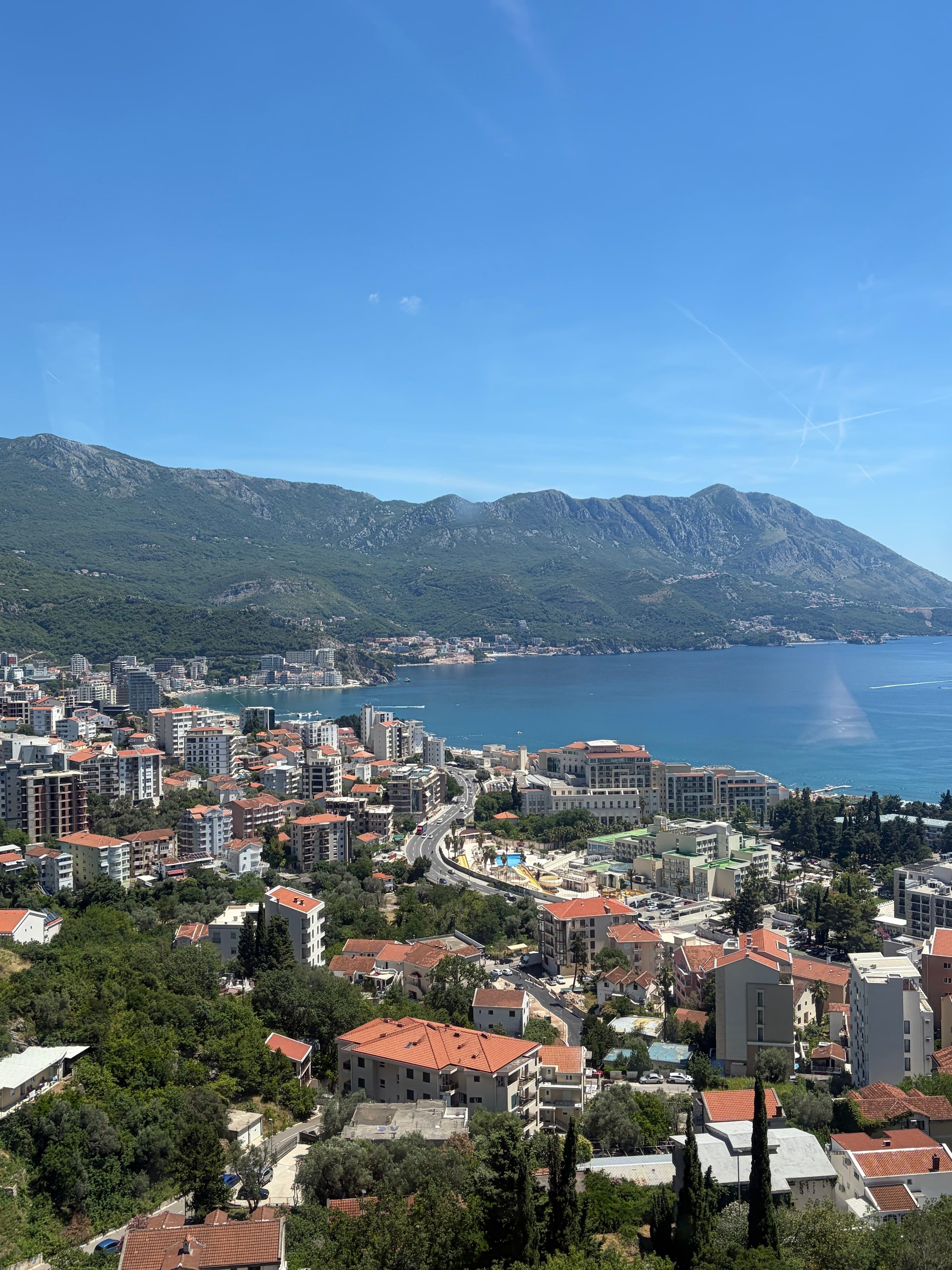 Bečići desde la ruta