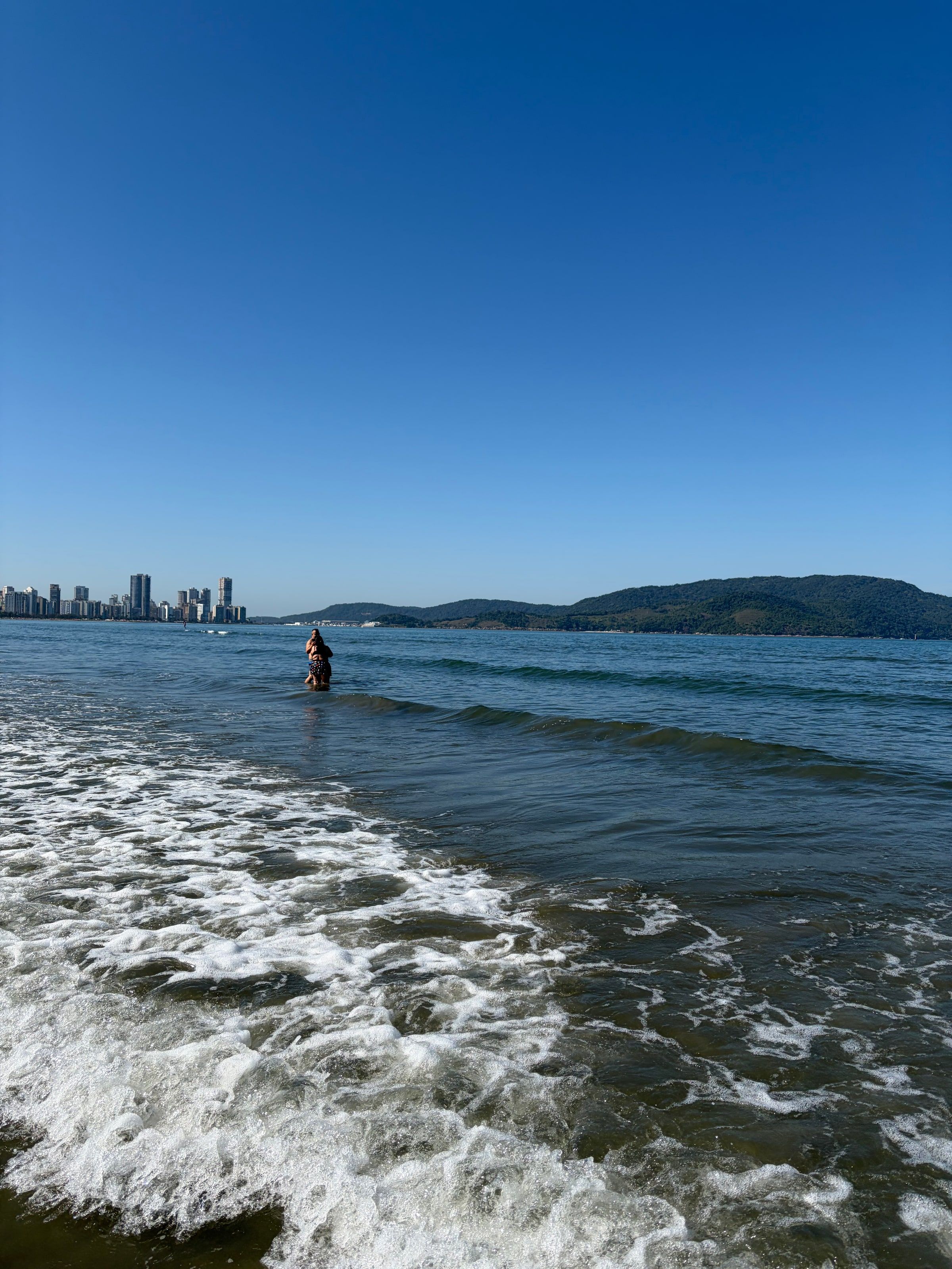 El mar de Gonzaga con la ciudad al fondo