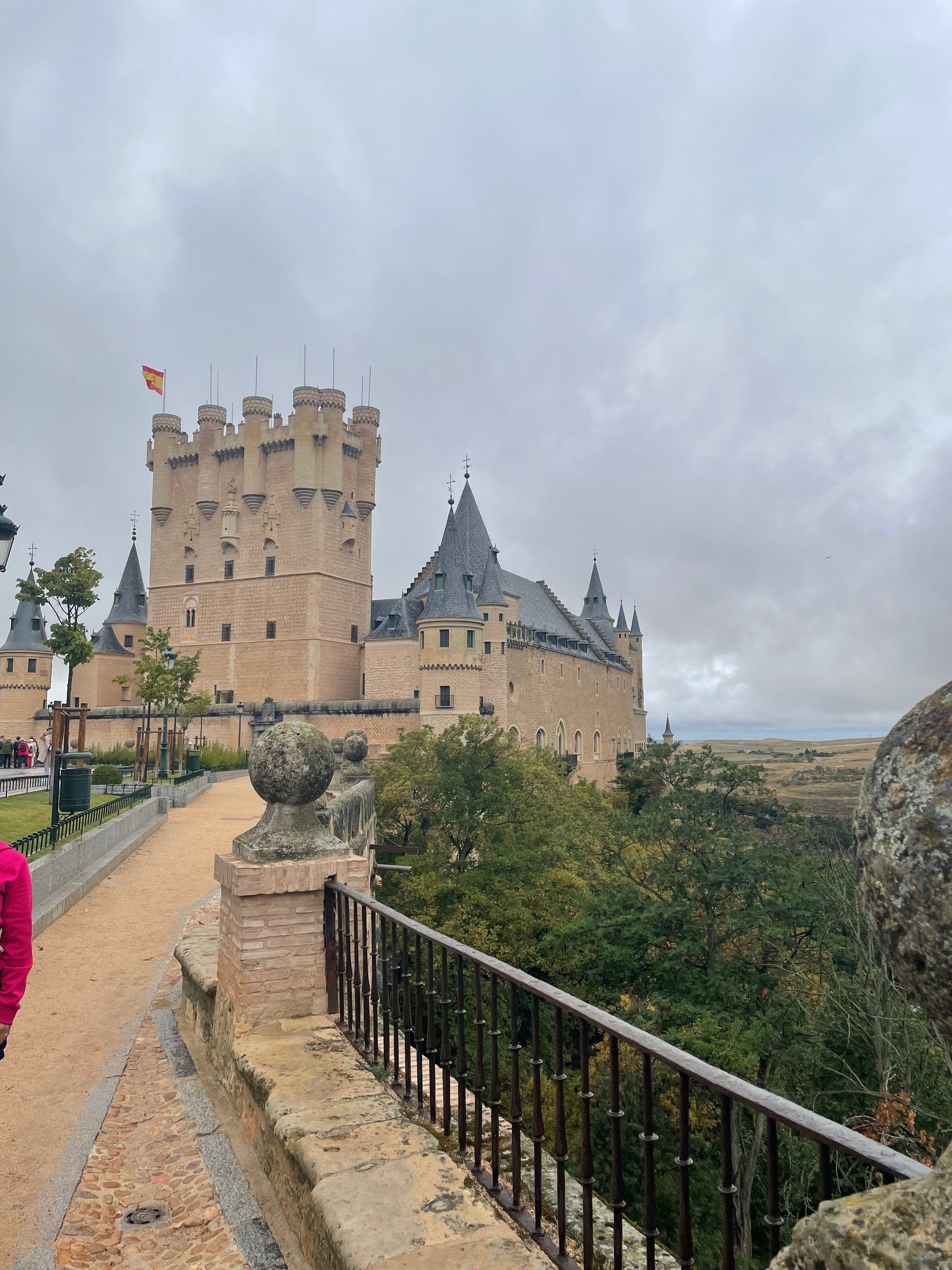 El Alcázar de Segovia en un día nublado
