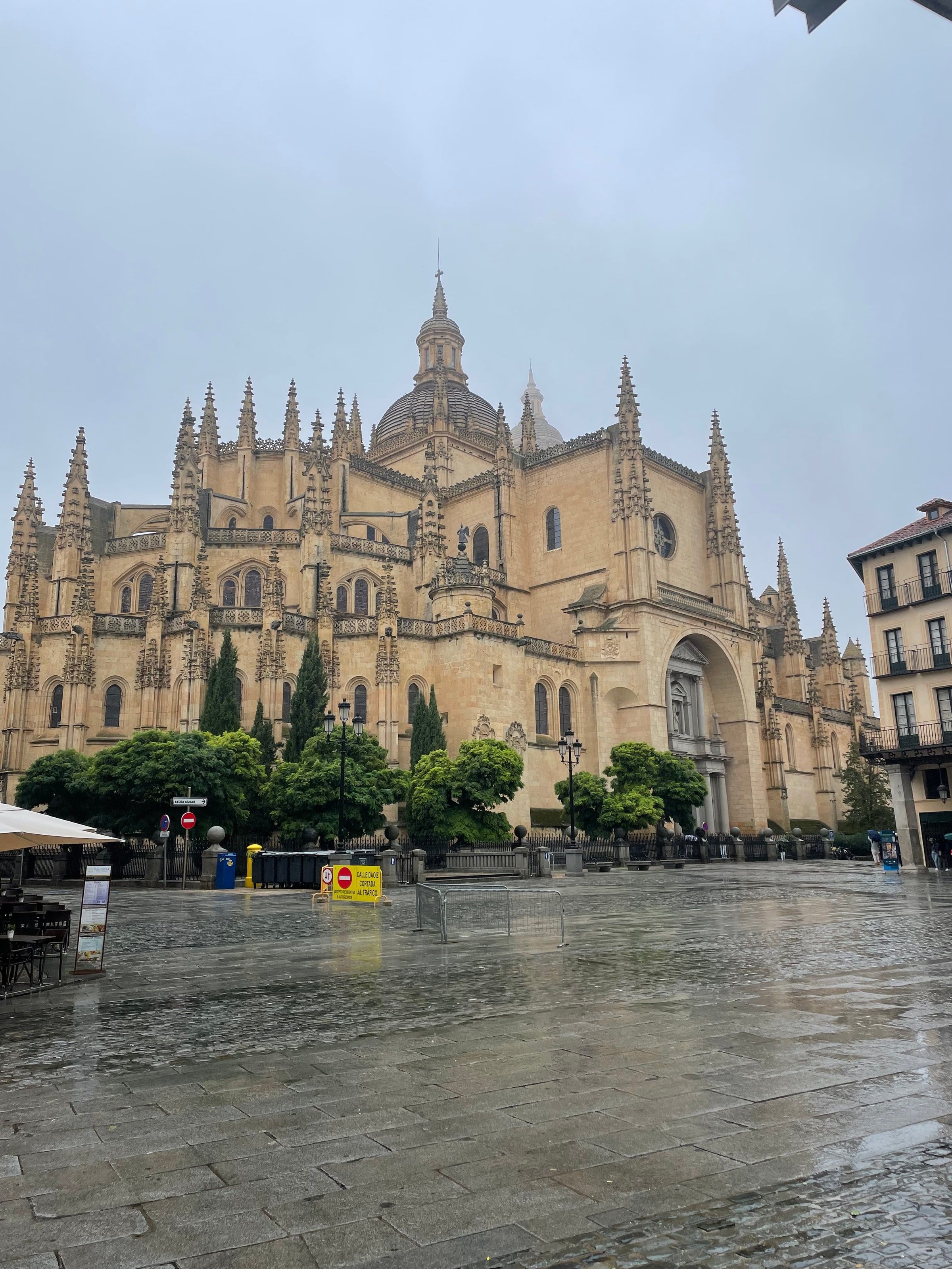 La Catedral de Segovia desde la Plaza Mayor