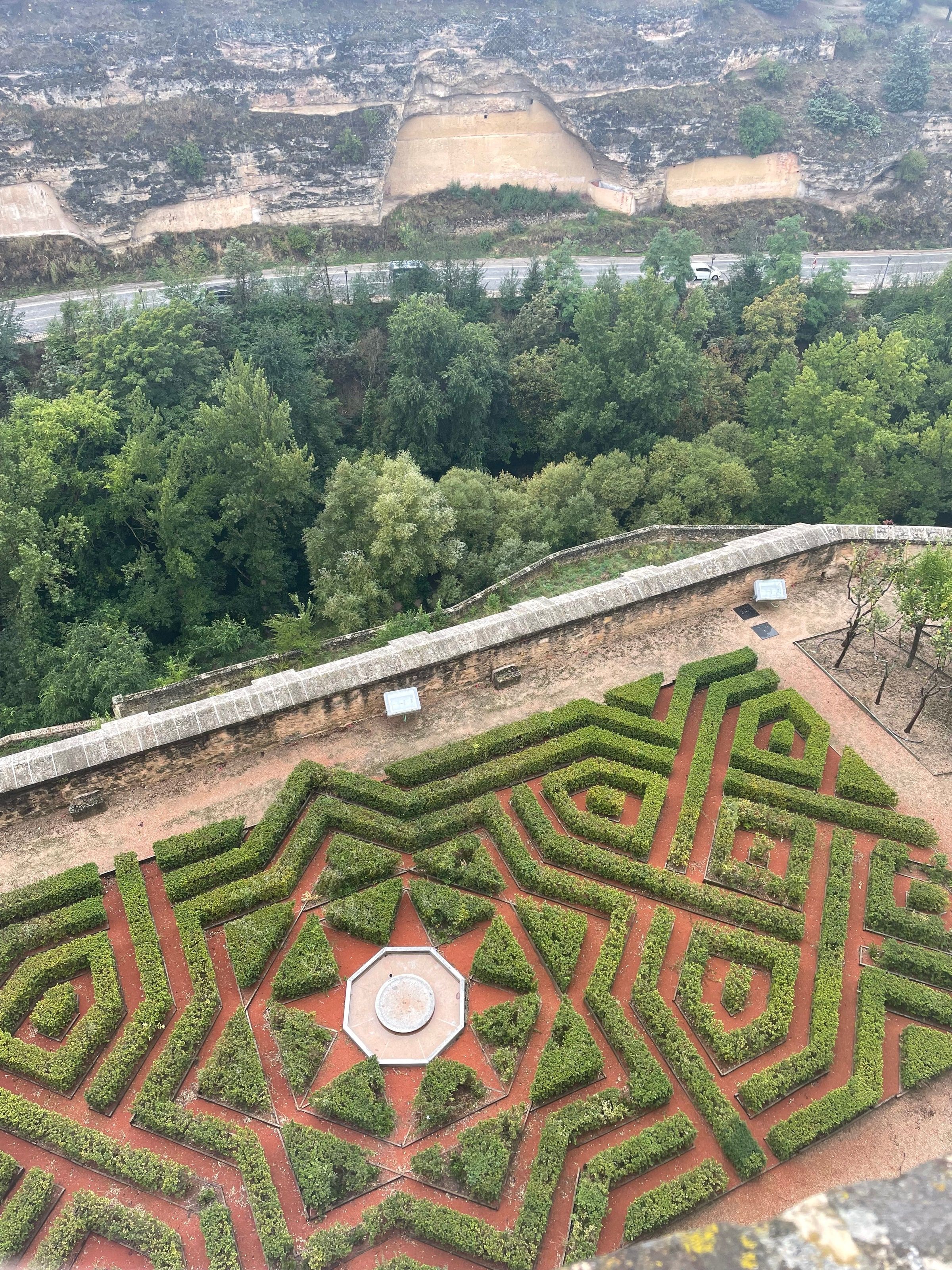 El jardín de laberinto visto desde el Alcázar