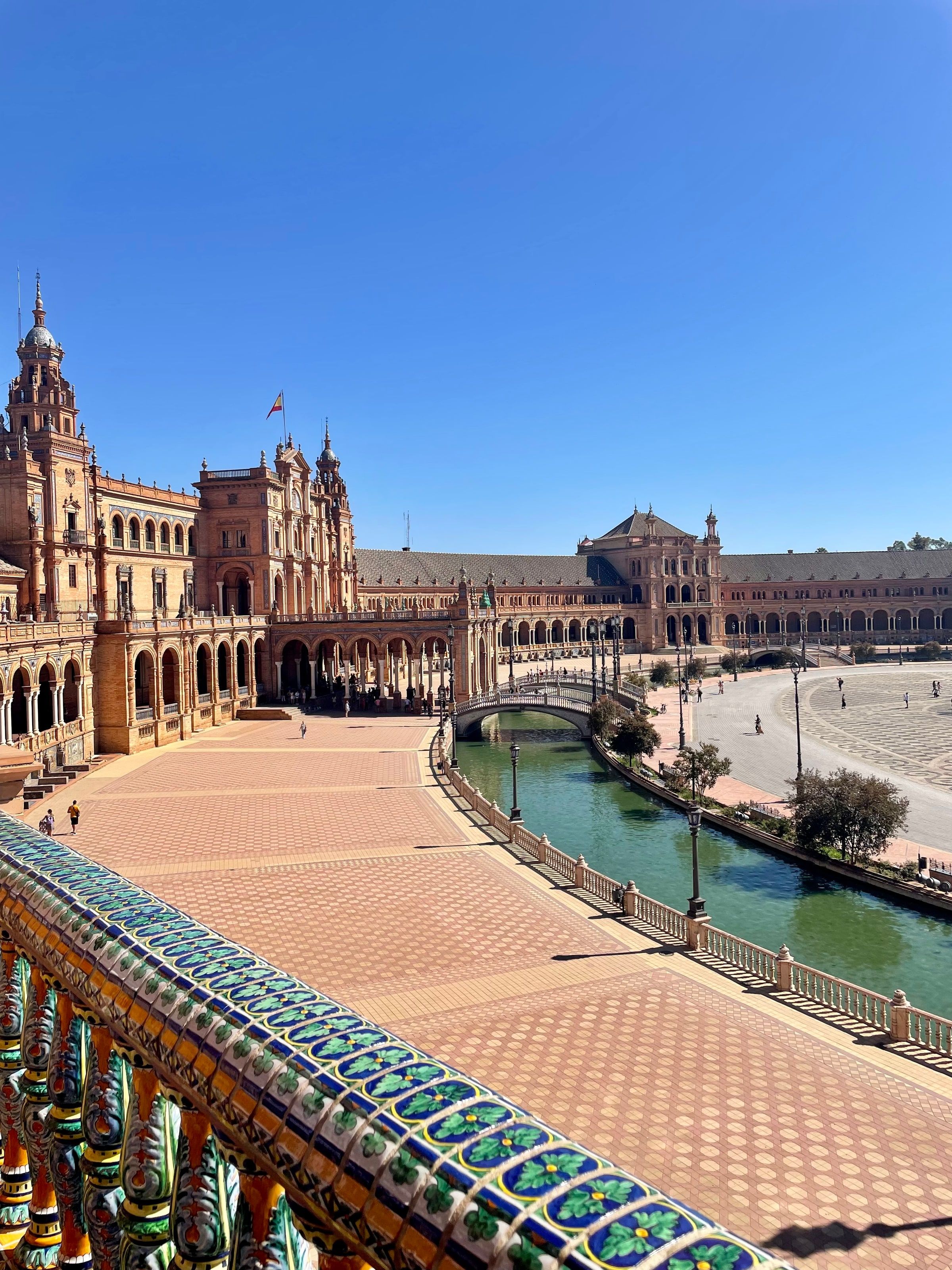 La Plaza de España con el canal