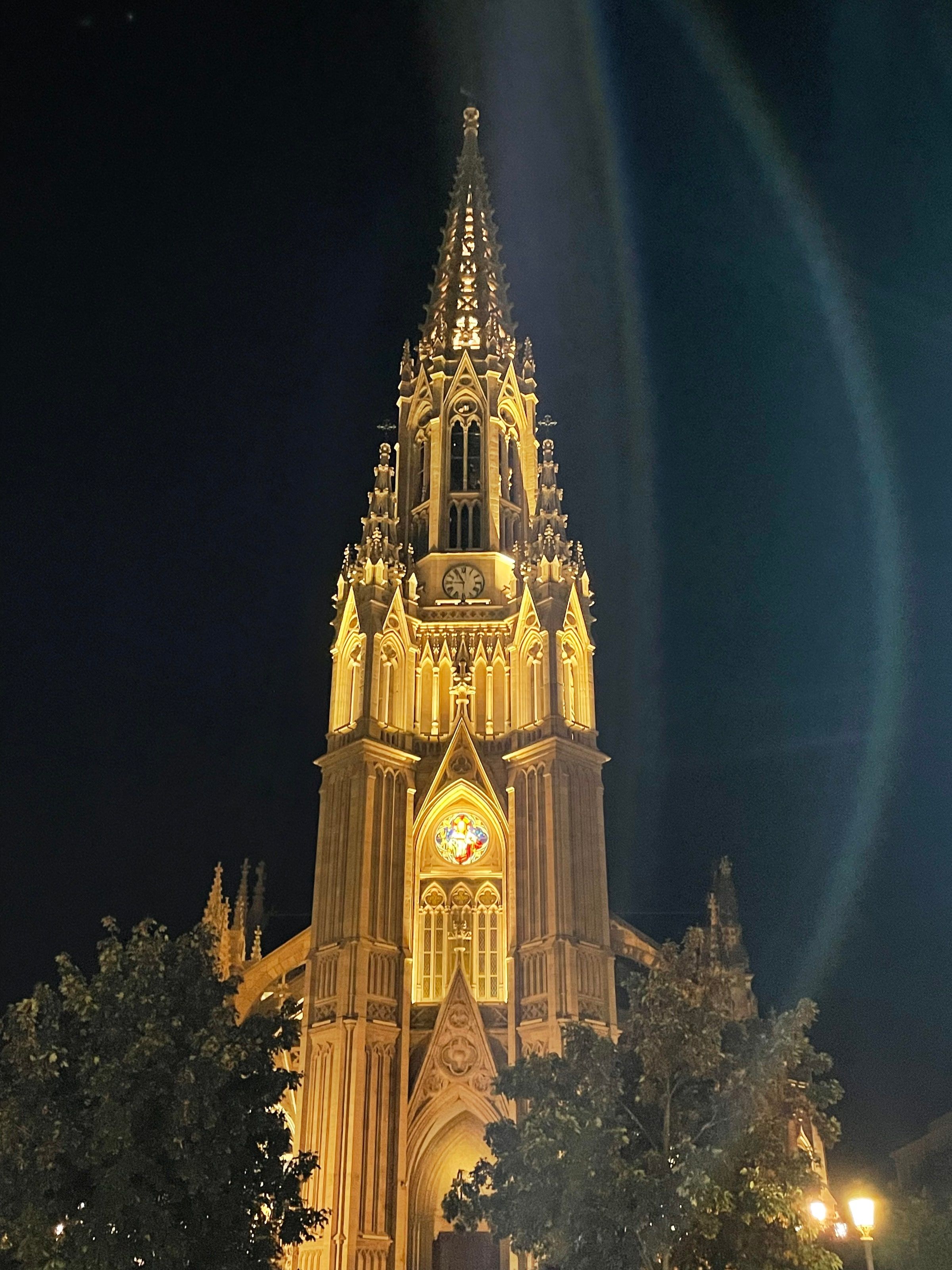 La Catedral del Buen Pastor iluminada