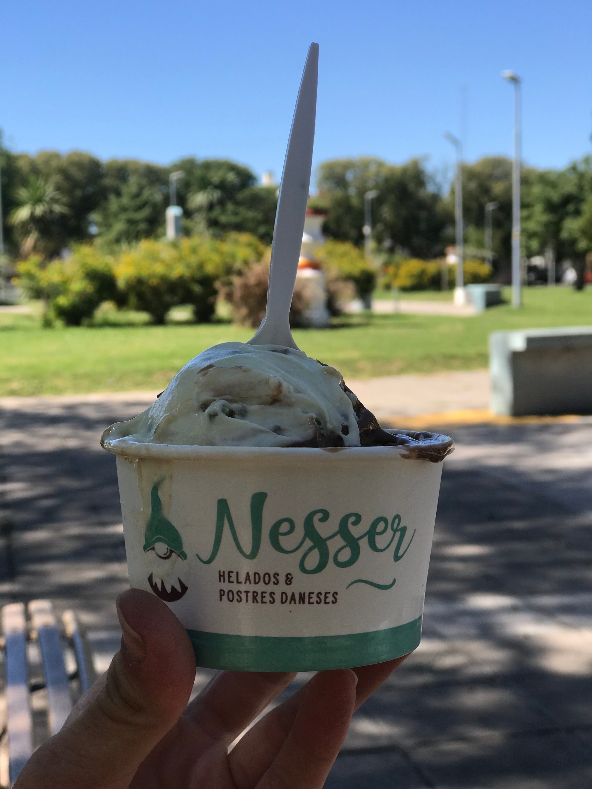 Un helado en una plaza de Tres Arroyos