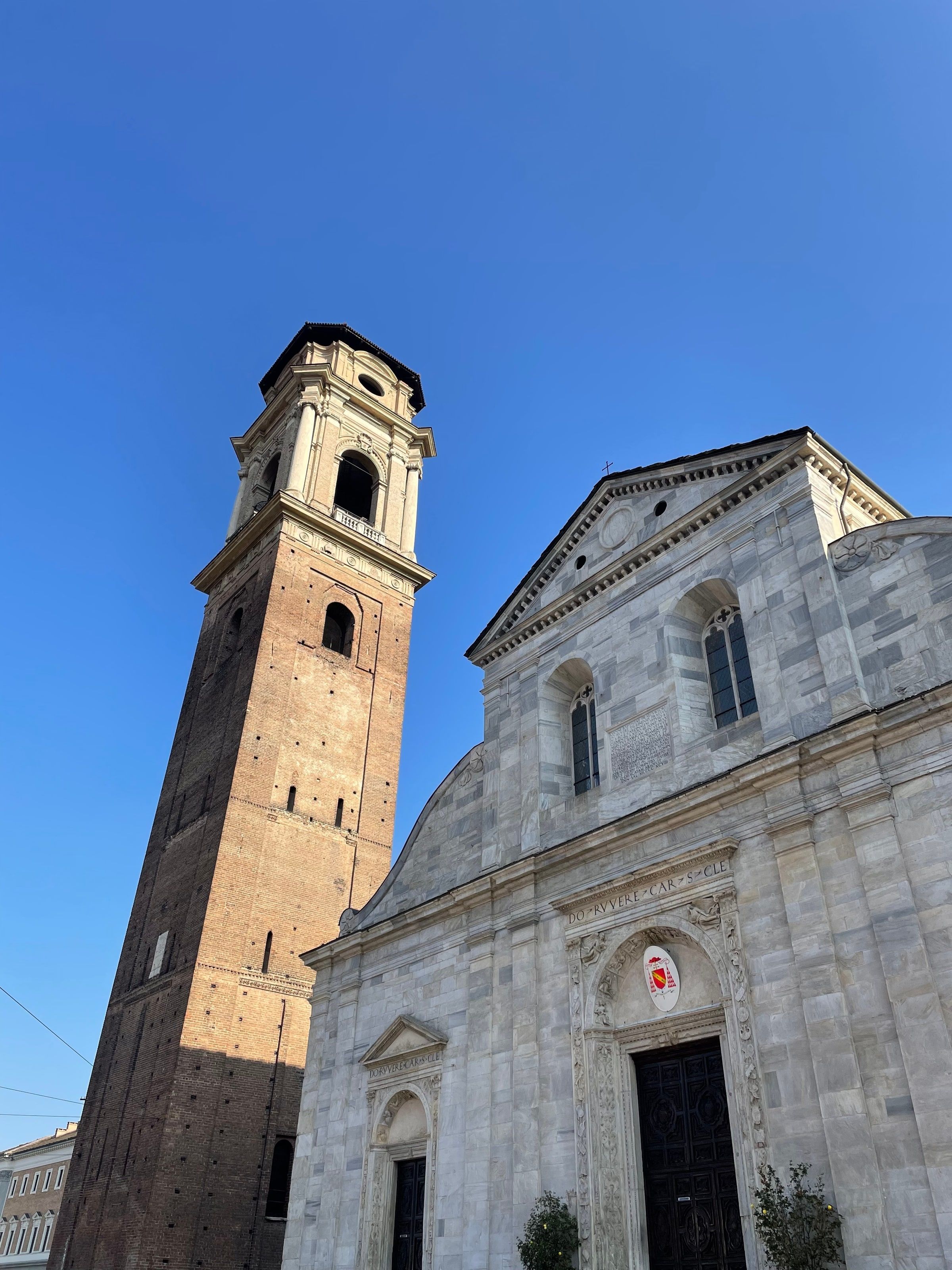 El campanario y el Duomo de Turín