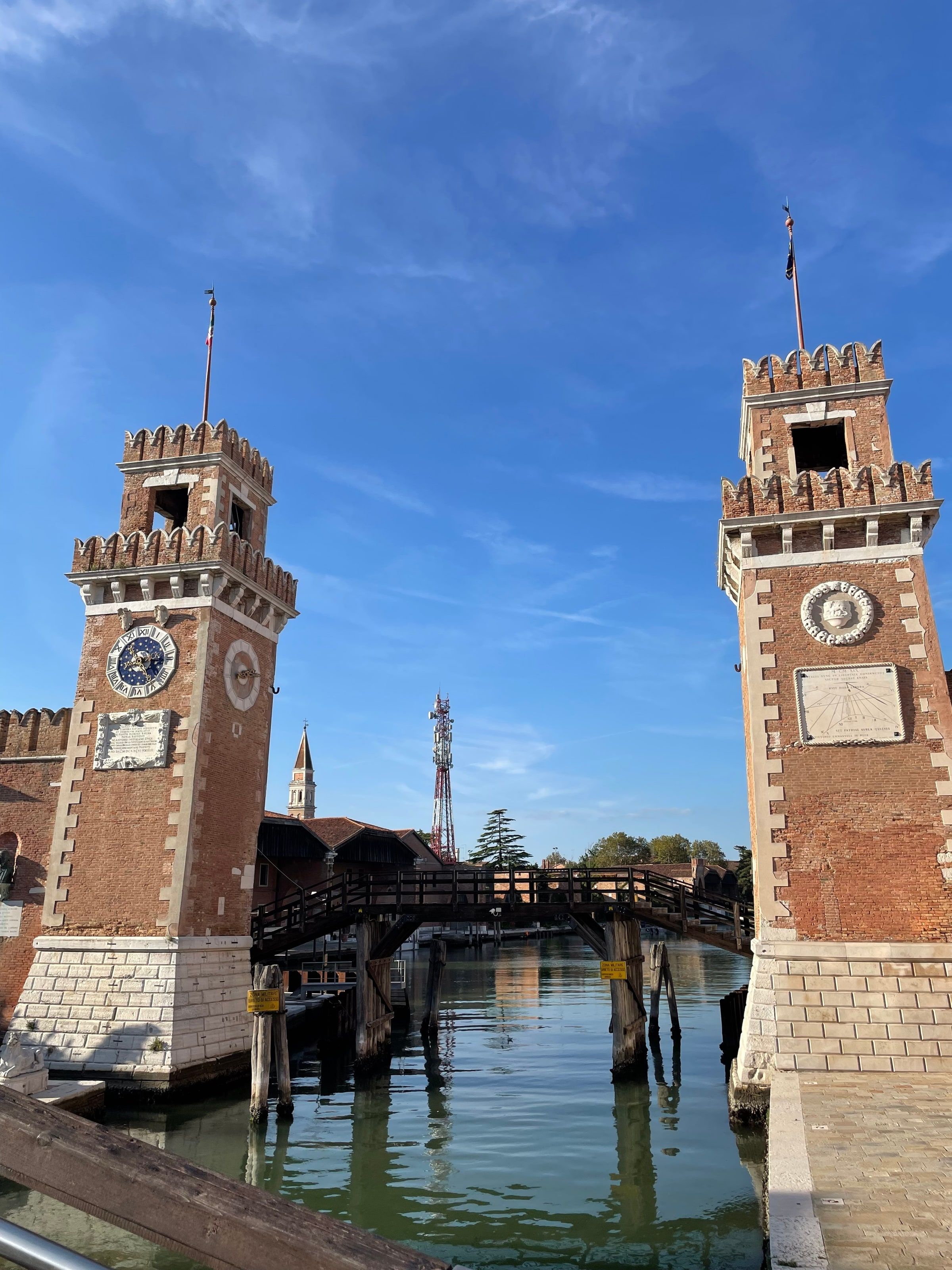 Las torres de entrada del Arsenale