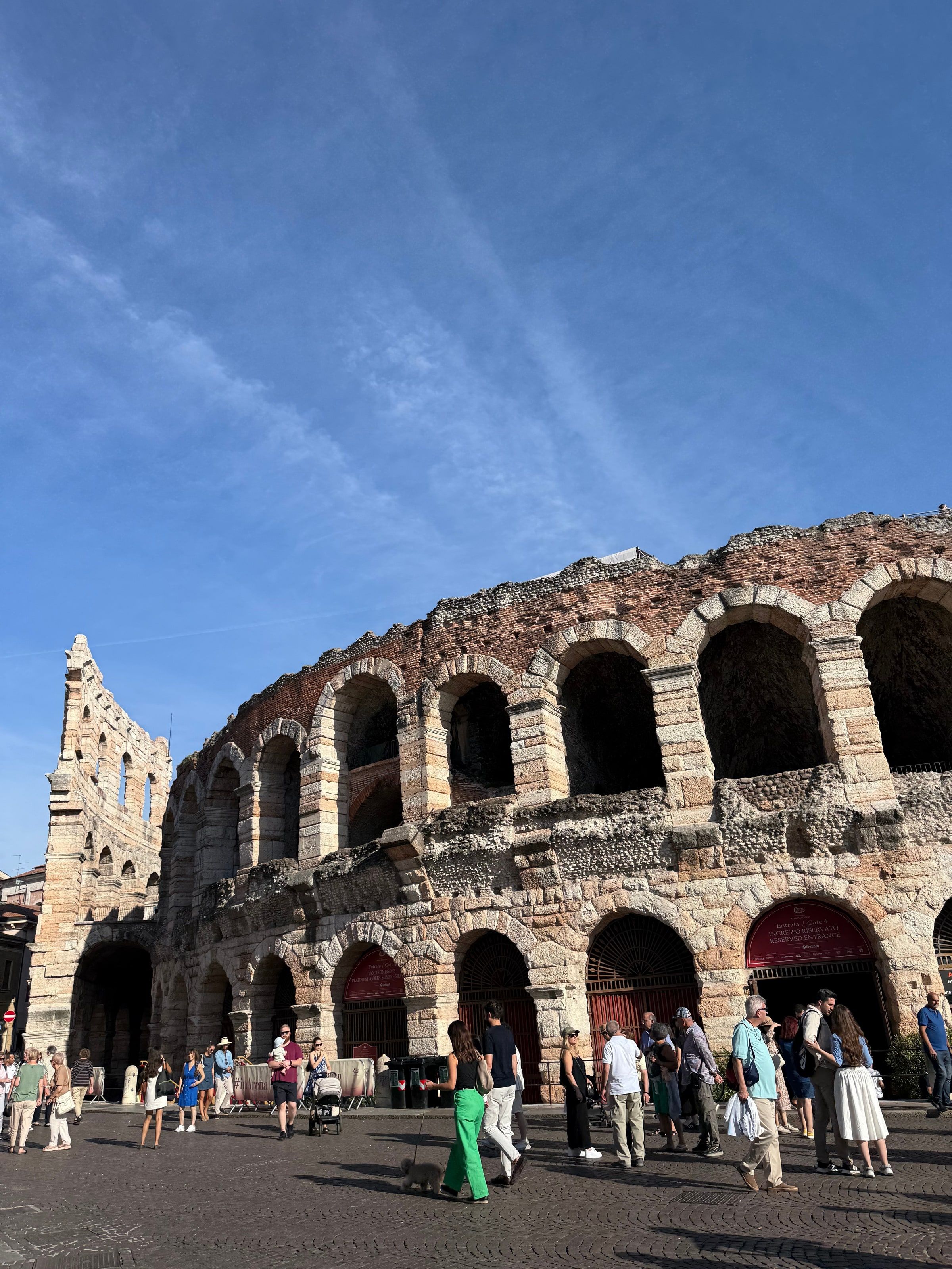La Arena de Verona desde Piazza Bra