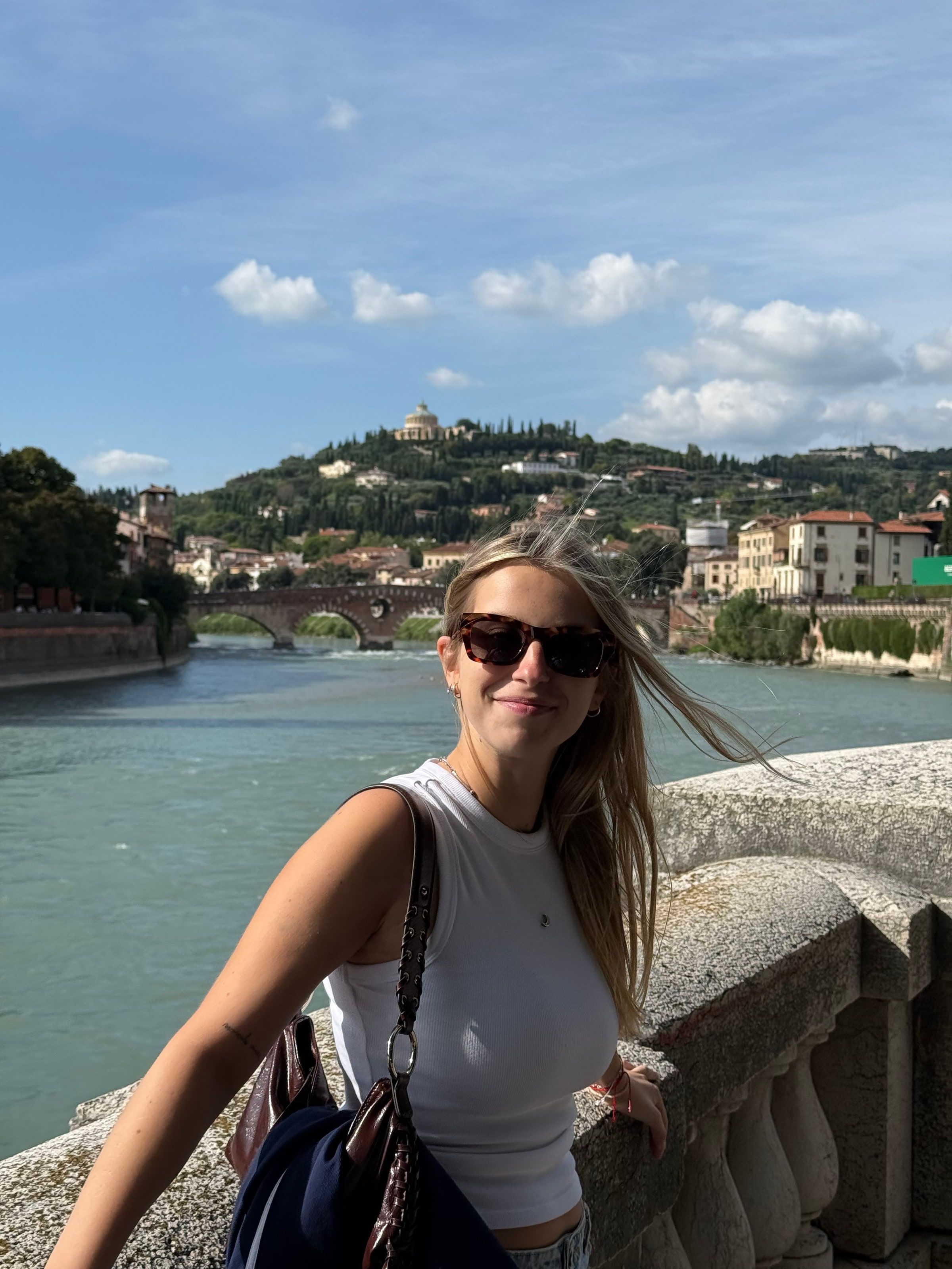 Sobre el Adige, con el Ponte Pietra